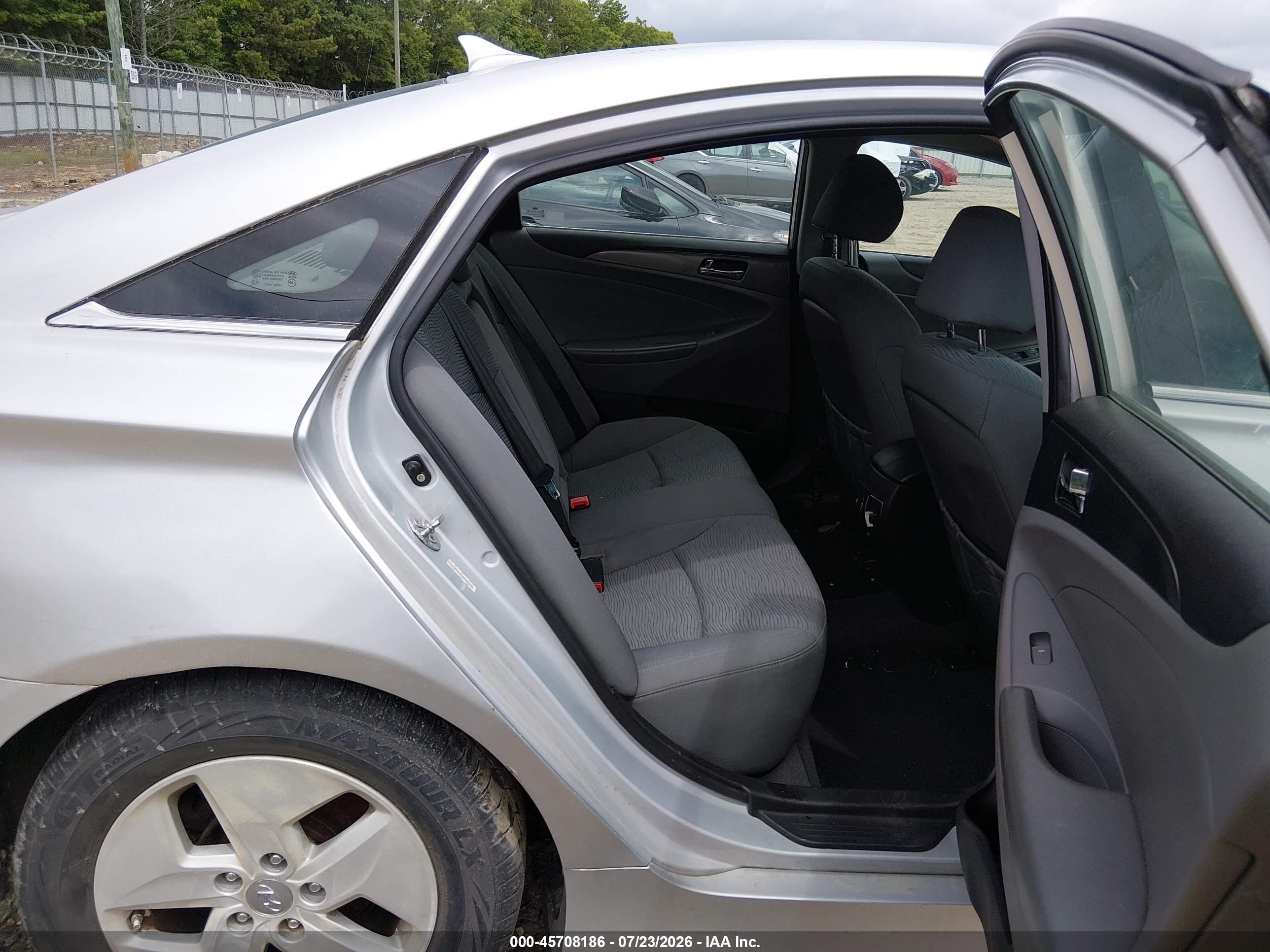 2011 Hyundai Sonata Hybrid   Серебряный vin: KMHEC4A41BA002418