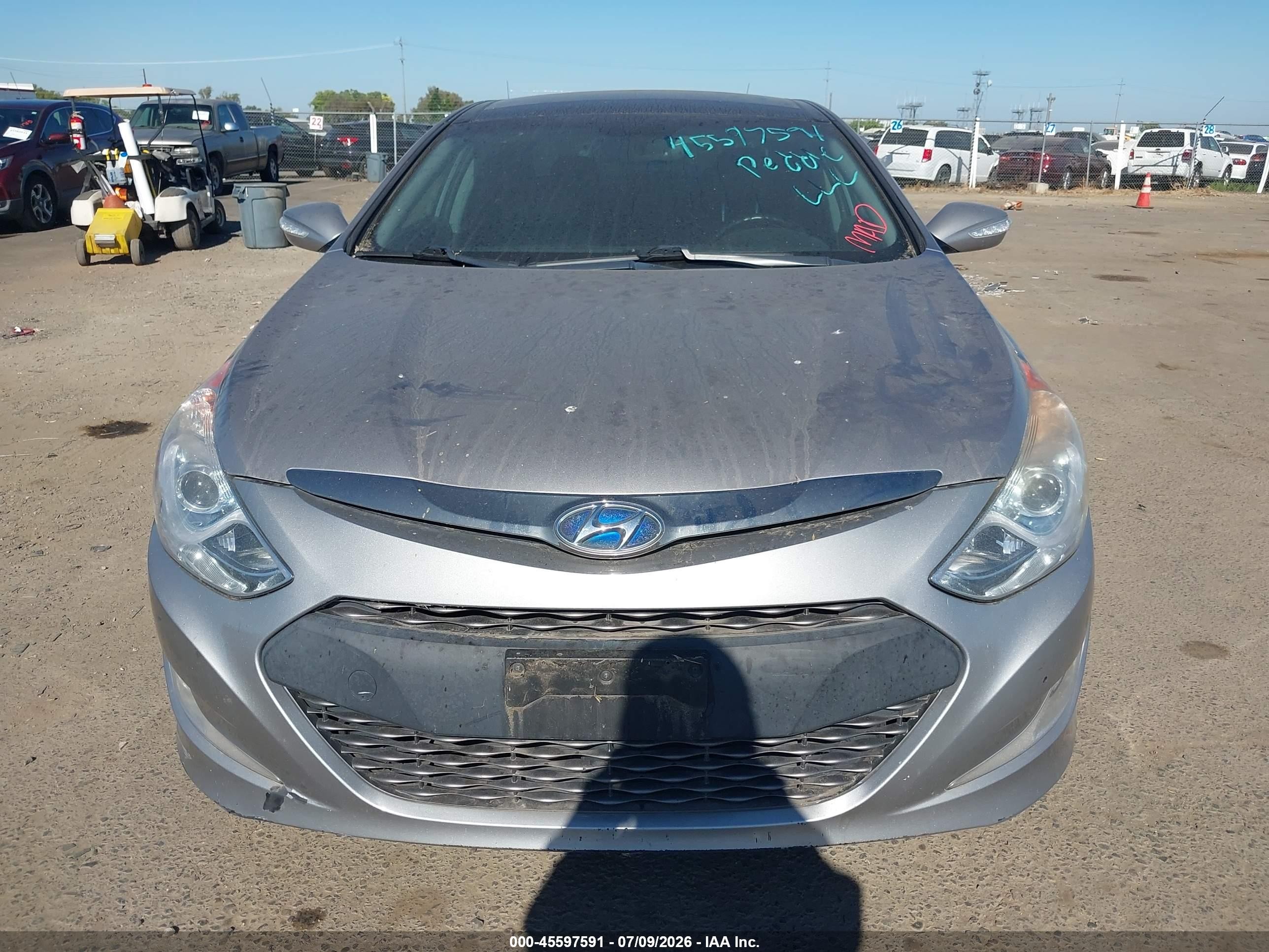 2011 Hyundai Sonata Hybrid   Серебряный vin: KMHEC4A41BA003827