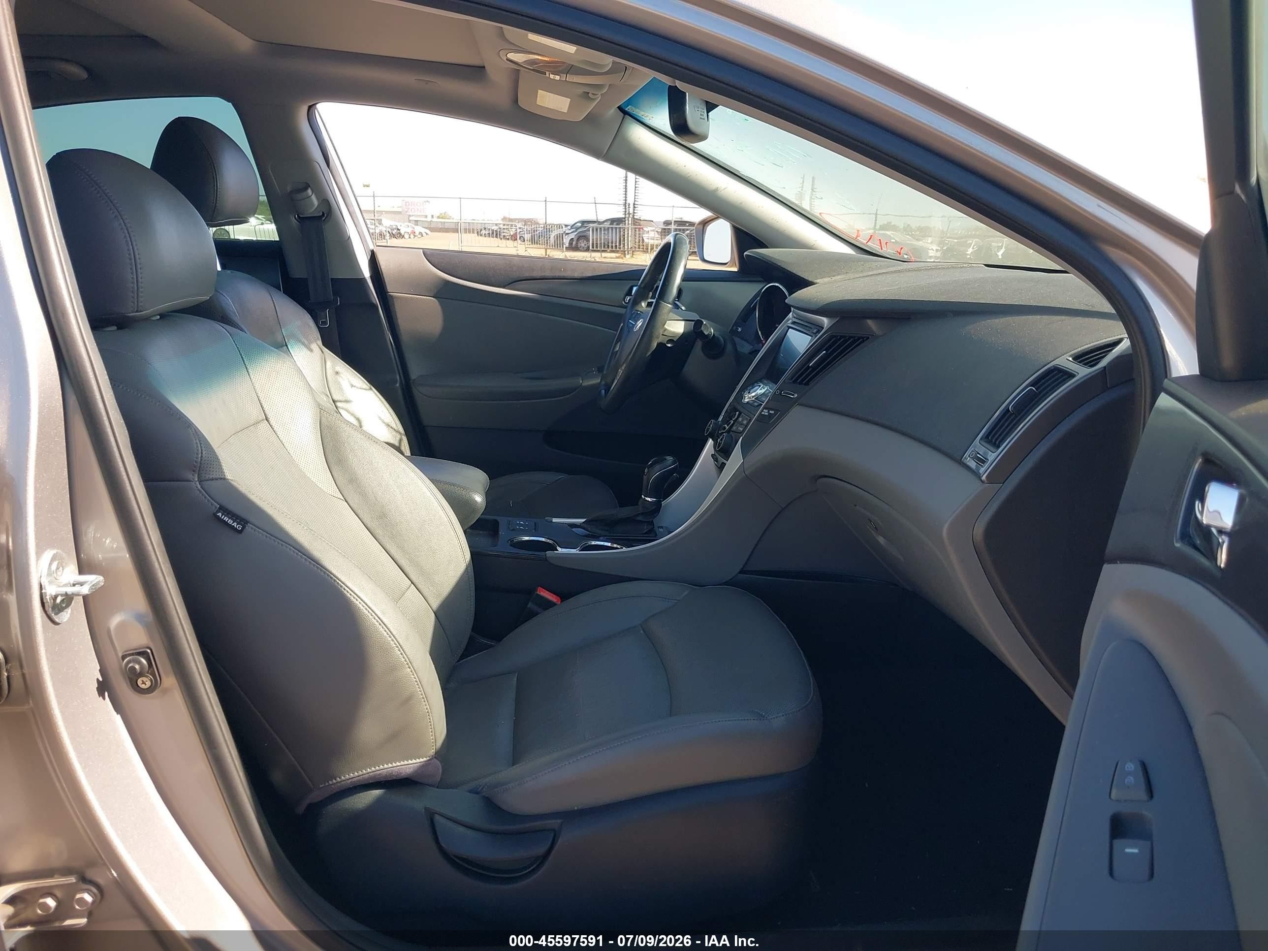 2011 Hyundai Sonata Hybrid   Серебряный vin: KMHEC4A41BA003827