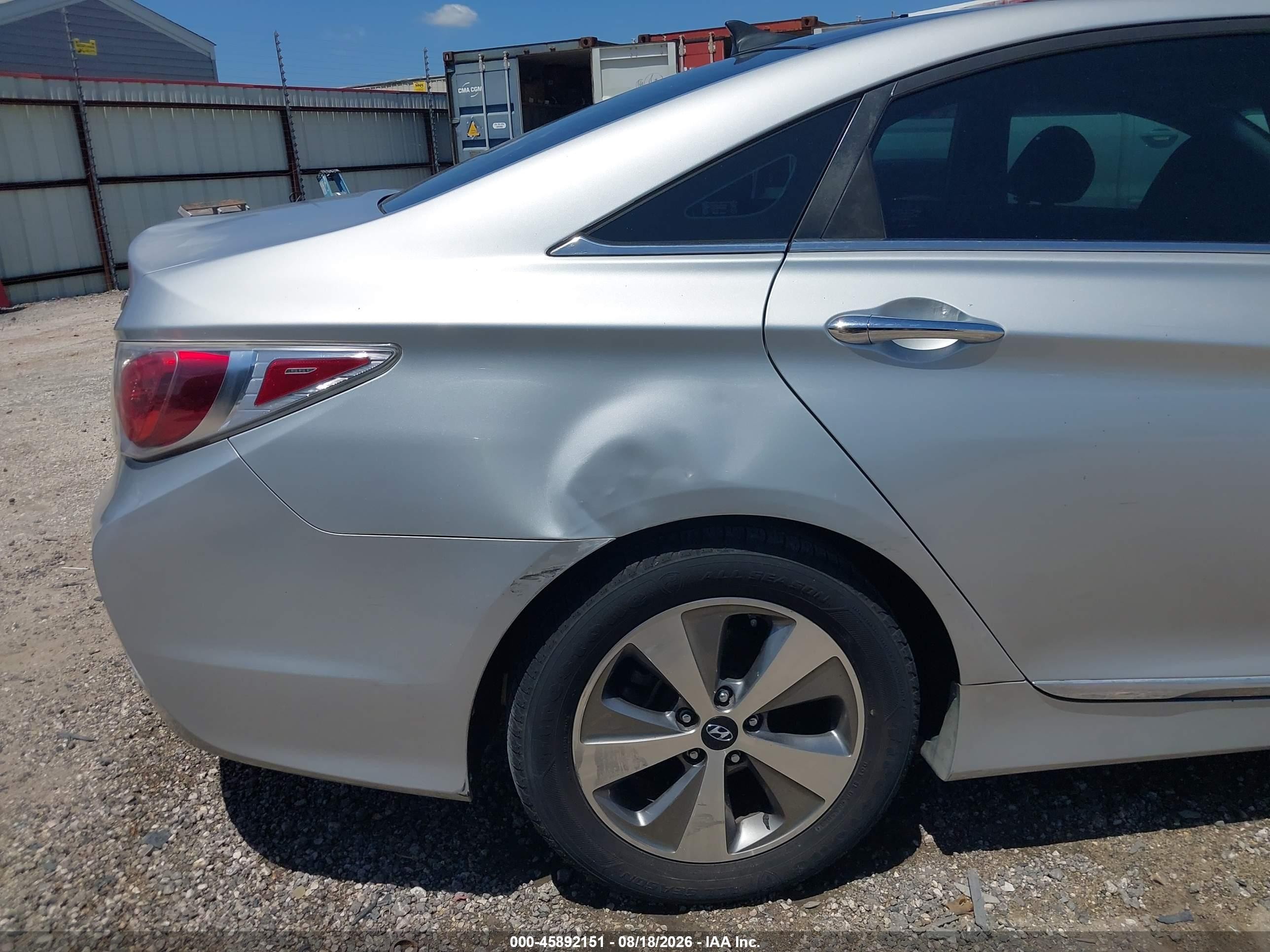 2011 Hyundai Sonata Hybrid   Silver vin: KMHEC4A41BA018568