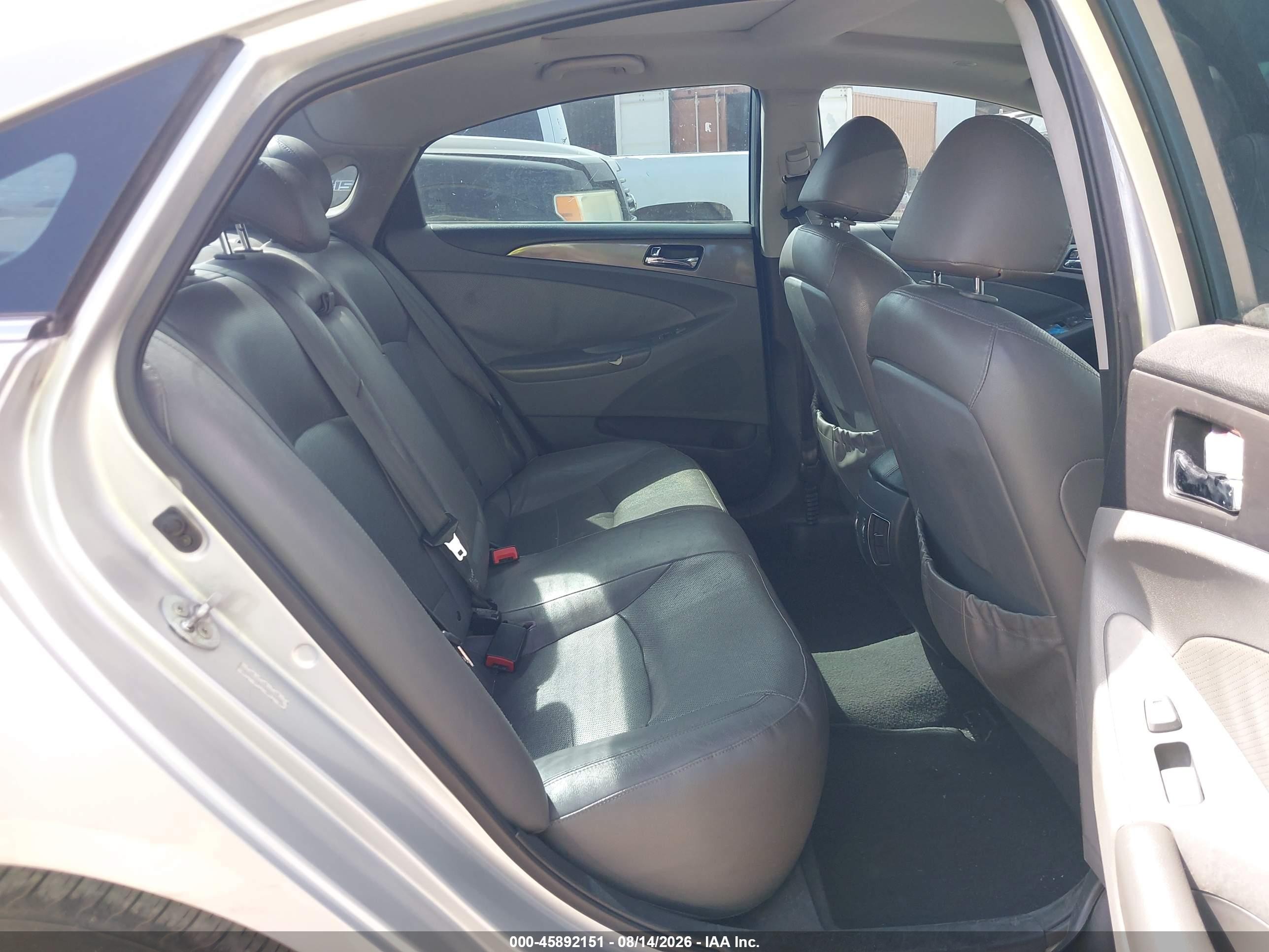 2011 Hyundai Sonata Hybrid   Silver vin: KMHEC4A41BA018568