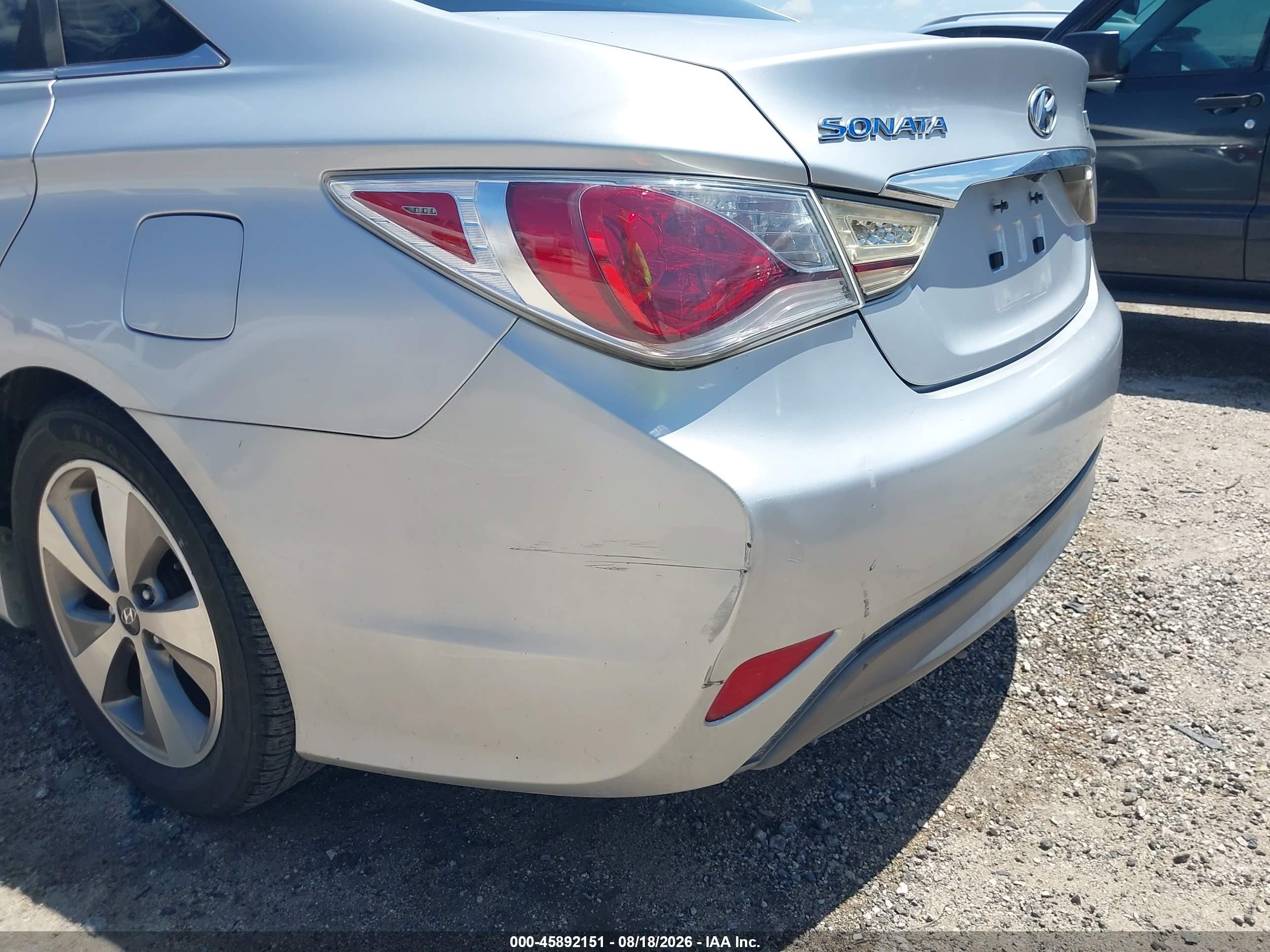 2011 Hyundai Sonata Hybrid   Silver vin: KMHEC4A41BA018568