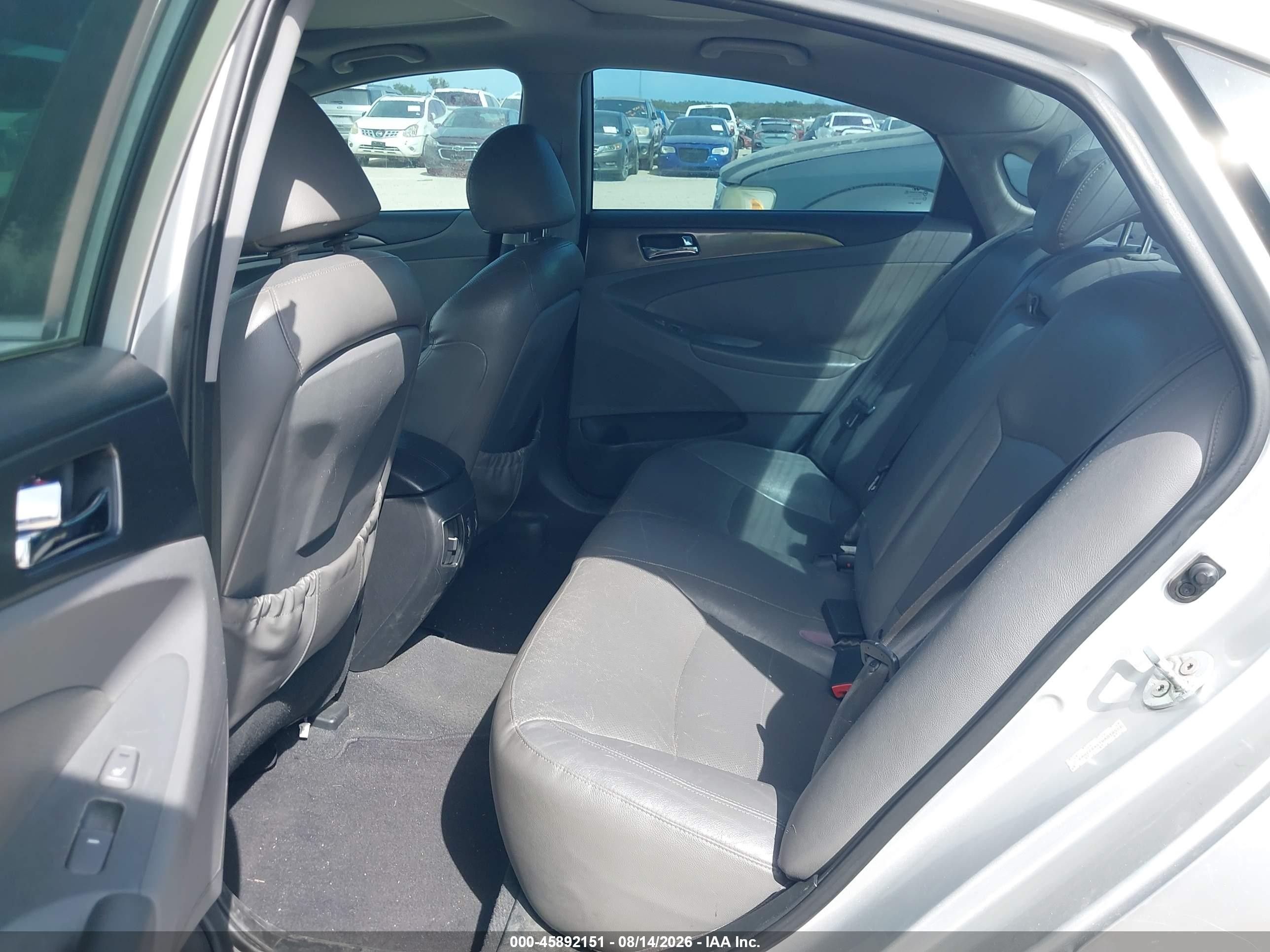 2011 Hyundai Sonata Hybrid   Silver vin: KMHEC4A41BA018568