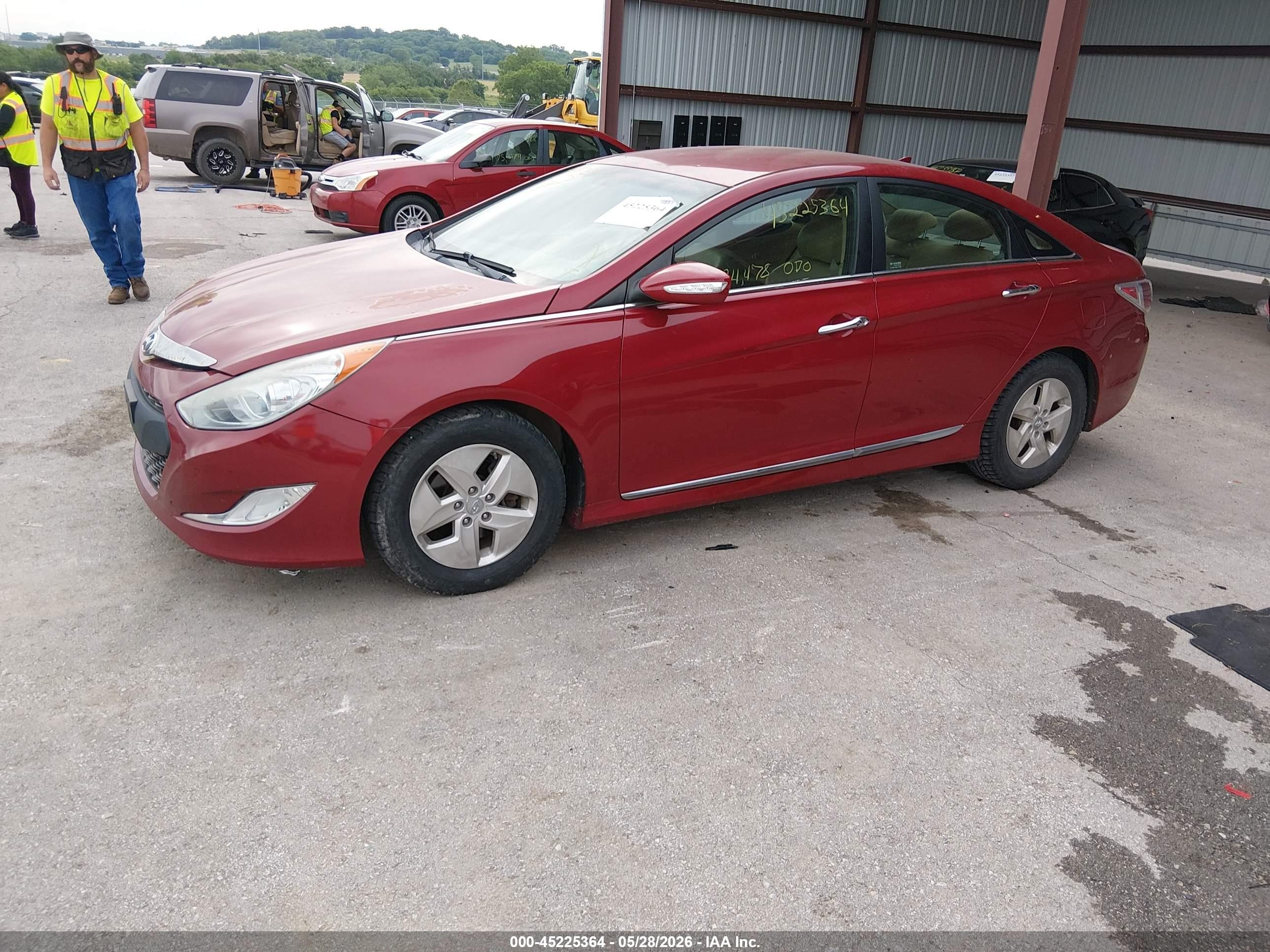2012 Hyundai Sonata Hybrid   Red vin: KMHEC4A41CA020337