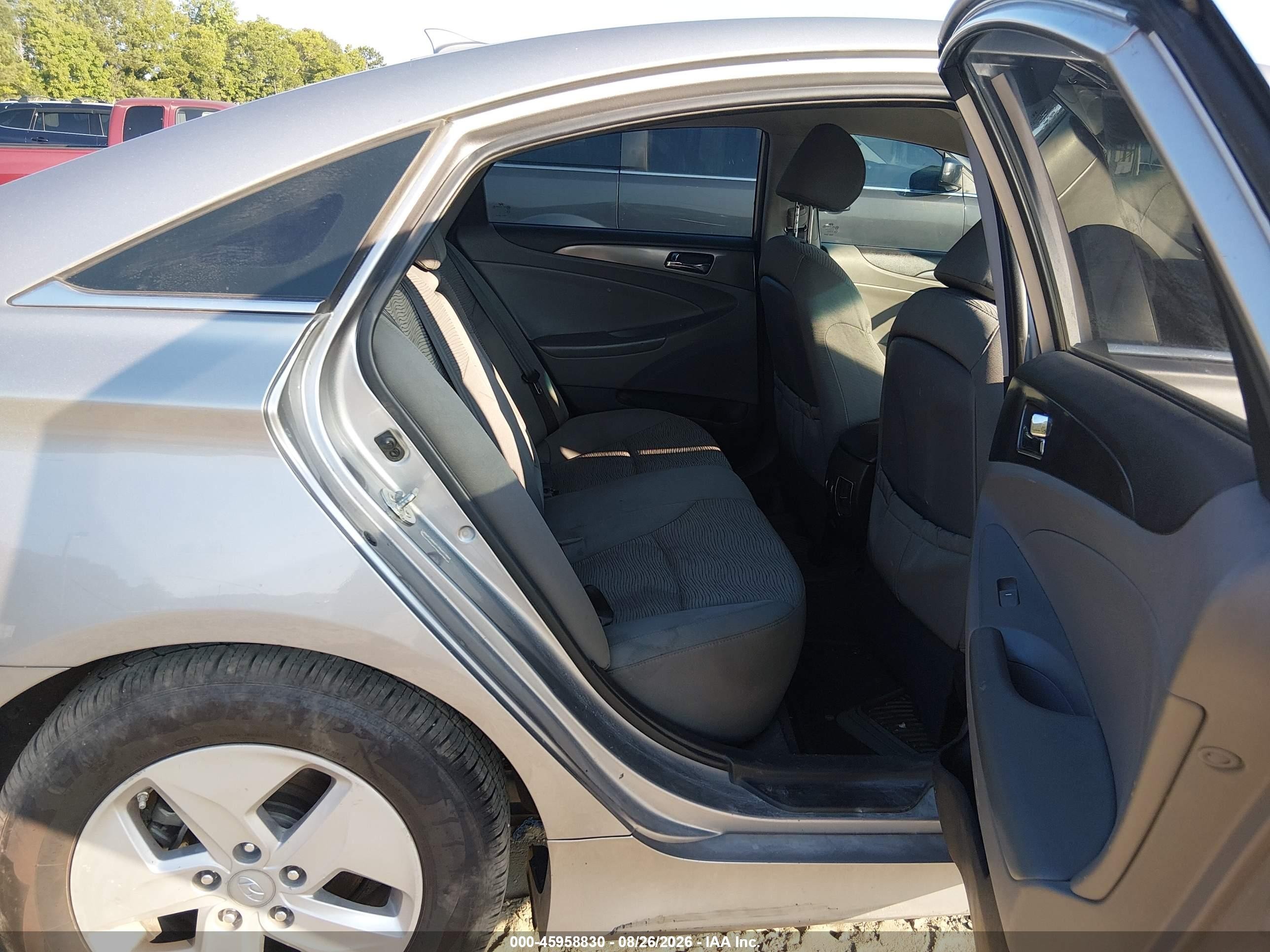 2012 Hyundai Sonata Hybrid   Silver vin: KMHEC4A41CA020449