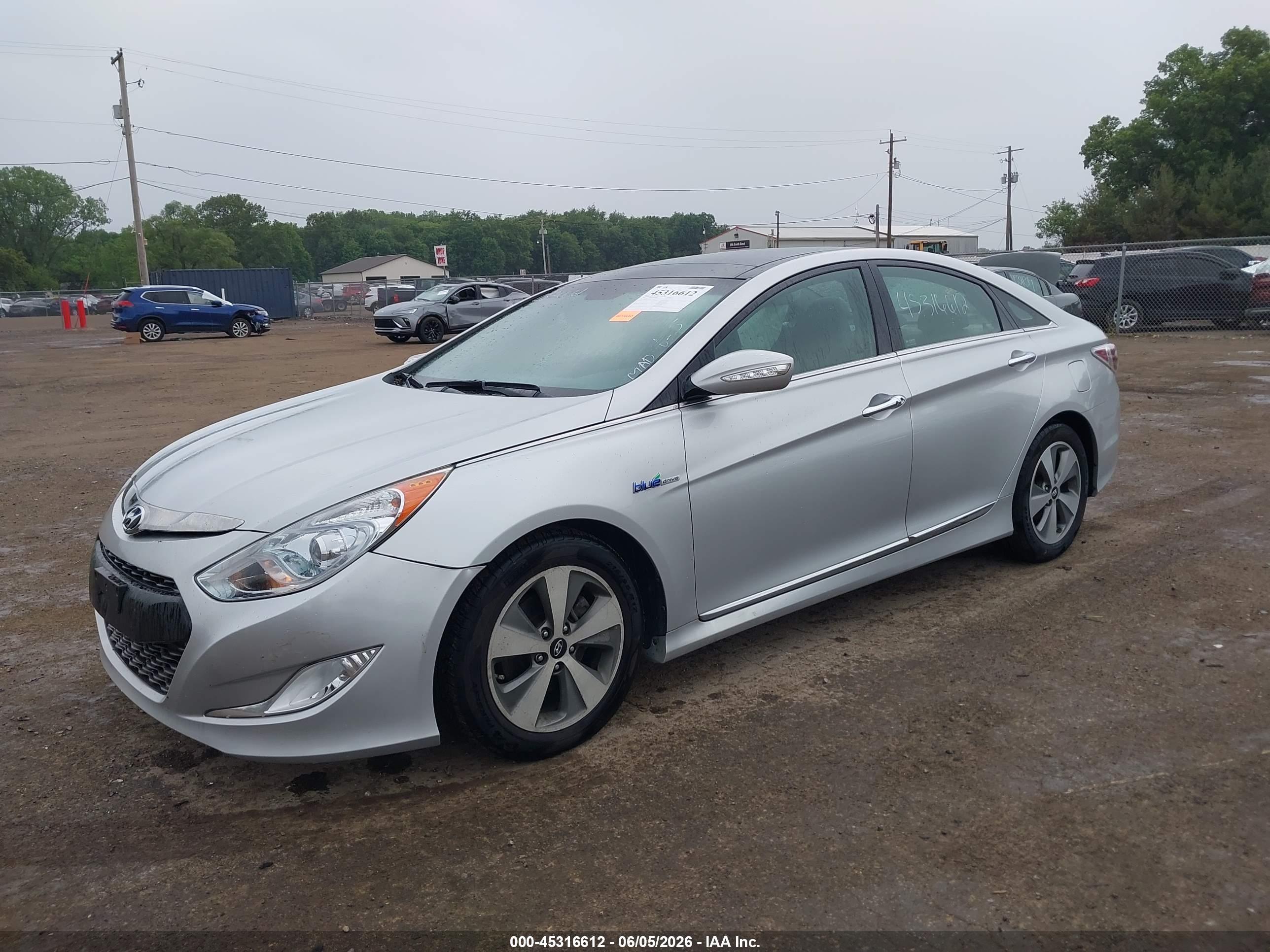 2012 Hyundai Sonata Hybrid   Silver vin: KMHEC4A41CA028812