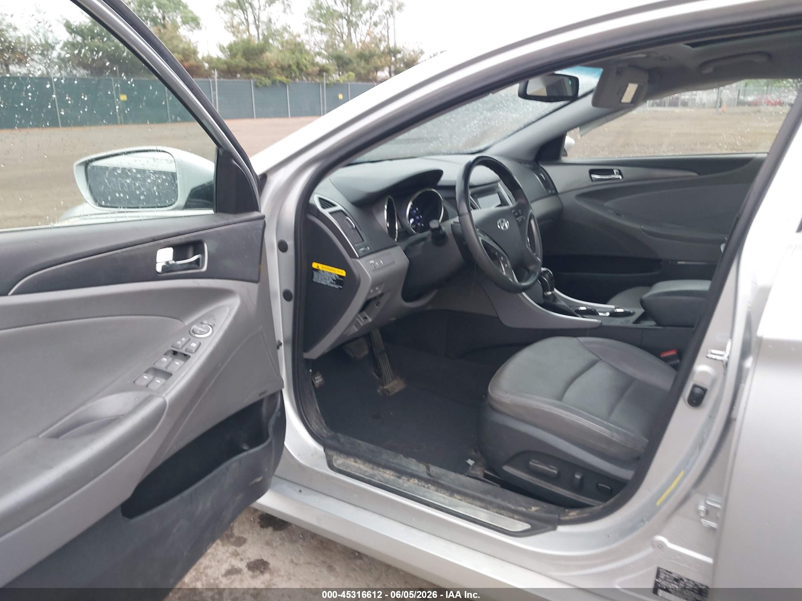 2012 Hyundai Sonata Hybrid   Silver vin: KMHEC4A41CA028812