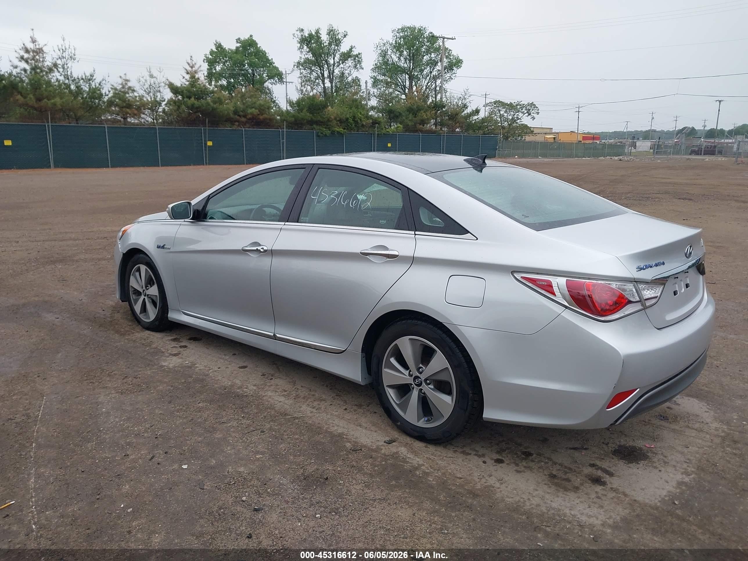 2012 Hyundai Sonata Hybrid   Silver vin: KMHEC4A41CA028812