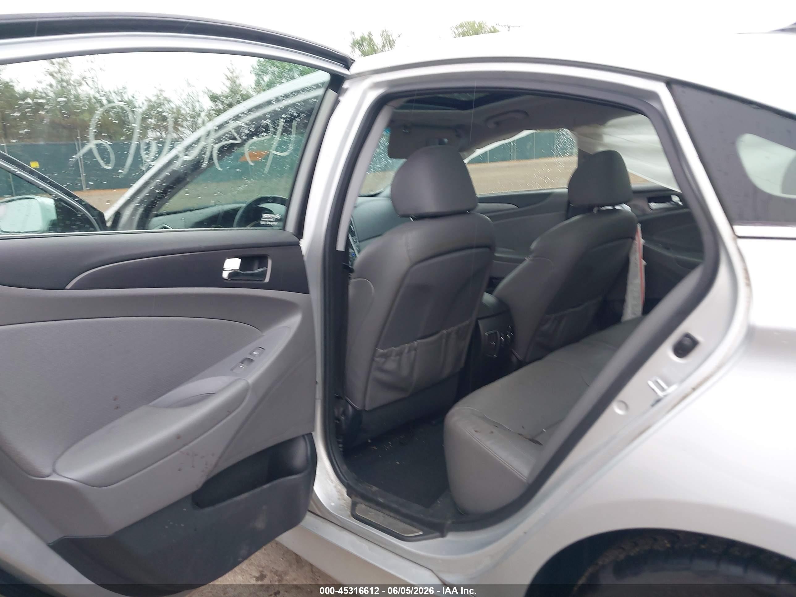 2012 Hyundai Sonata Hybrid   Silver vin: KMHEC4A41CA028812