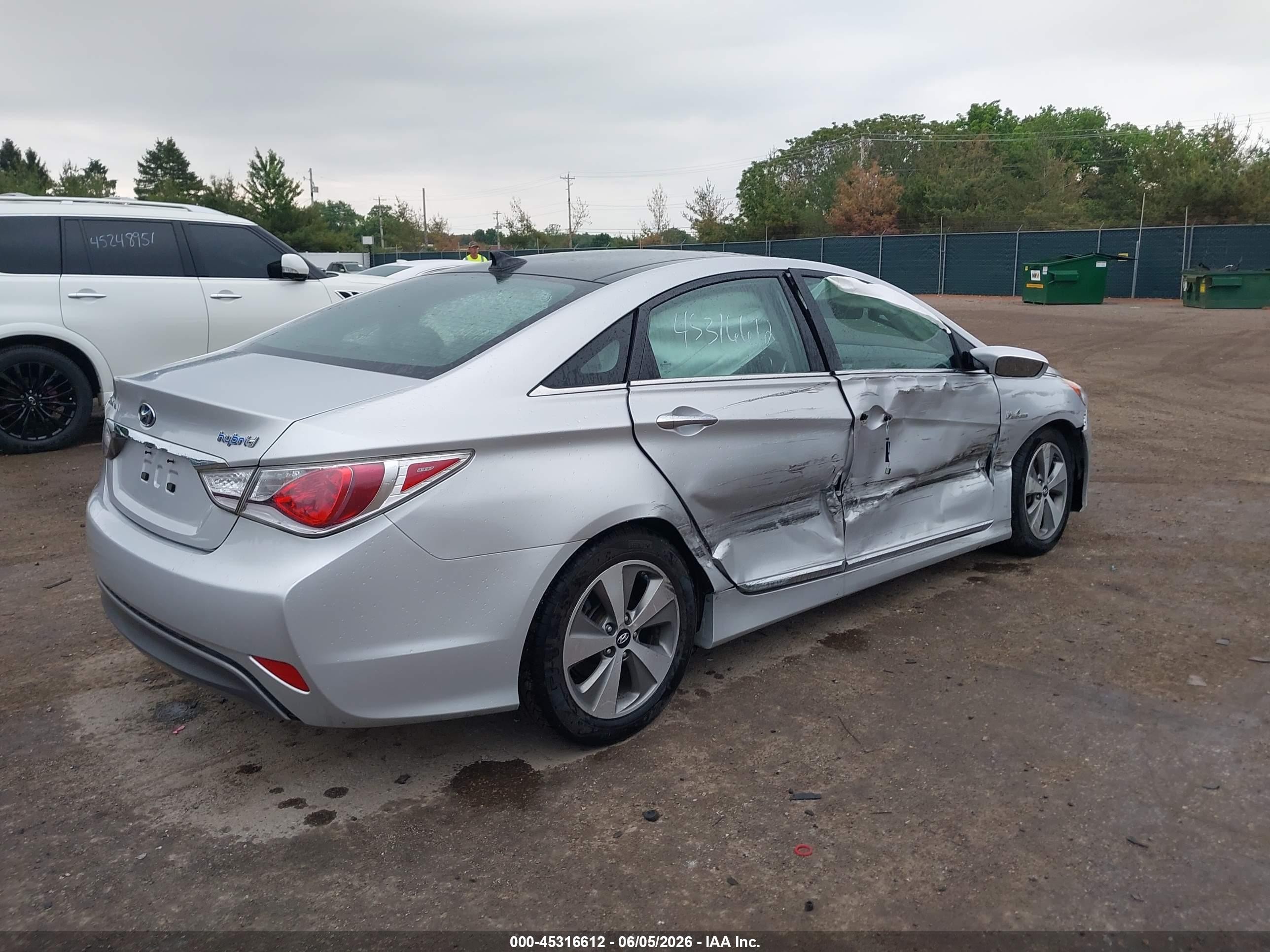 2012 Hyundai Sonata Hybrid   Silver vin: KMHEC4A41CA028812