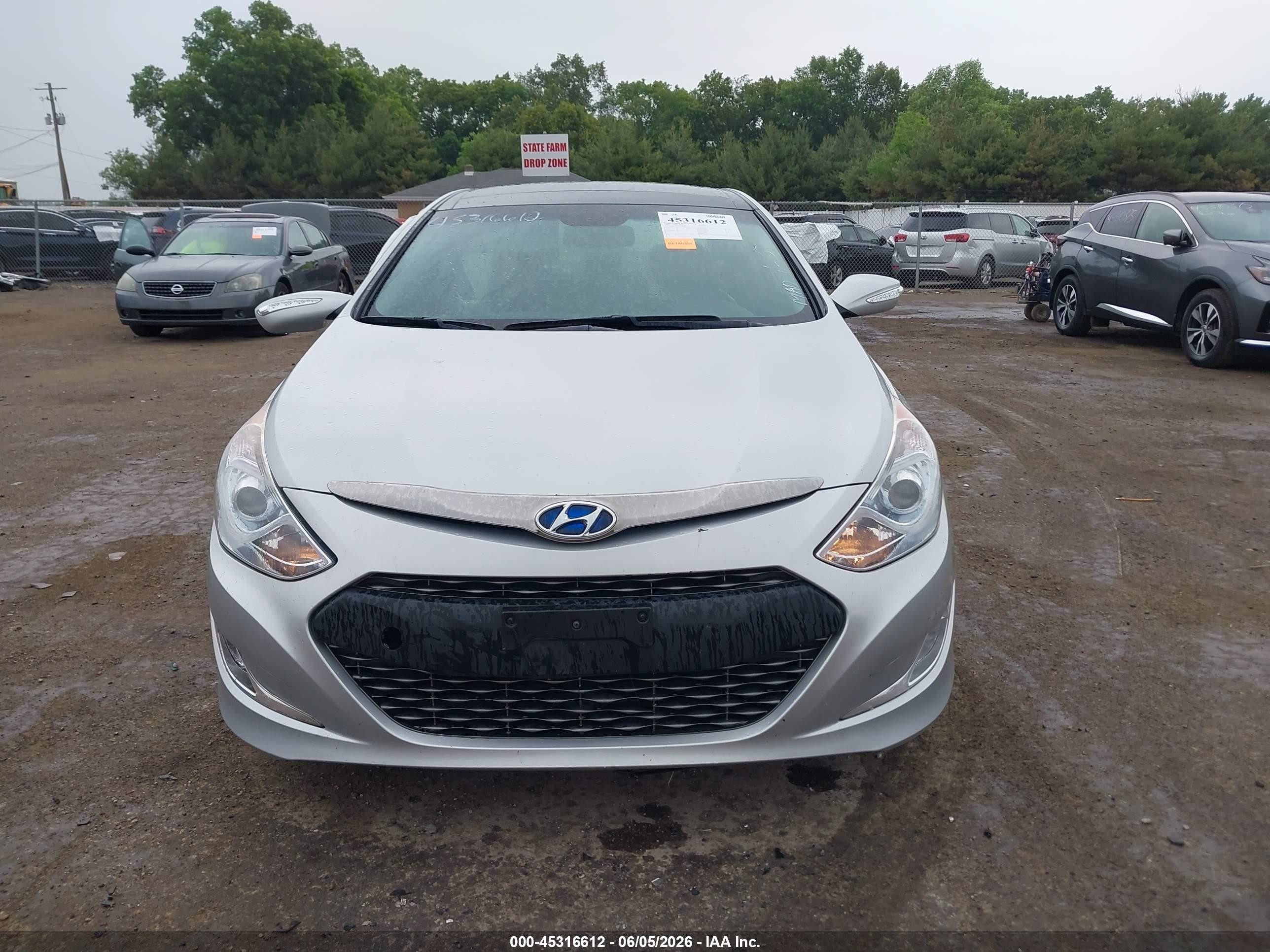 2012 Hyundai Sonata Hybrid   Silver vin: KMHEC4A41CA028812