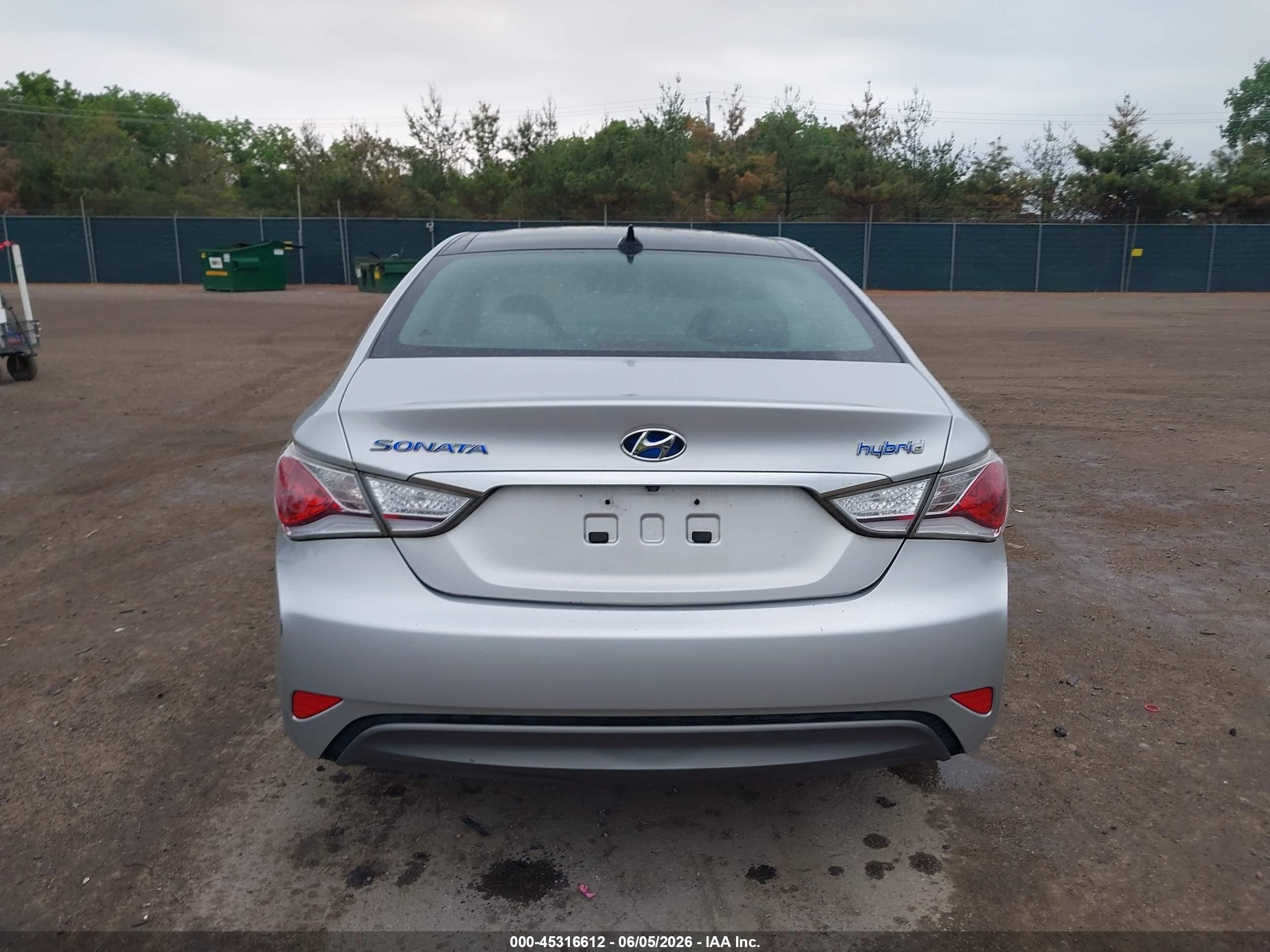 2012 Hyundai Sonata Hybrid   Silver vin: KMHEC4A41CA028812