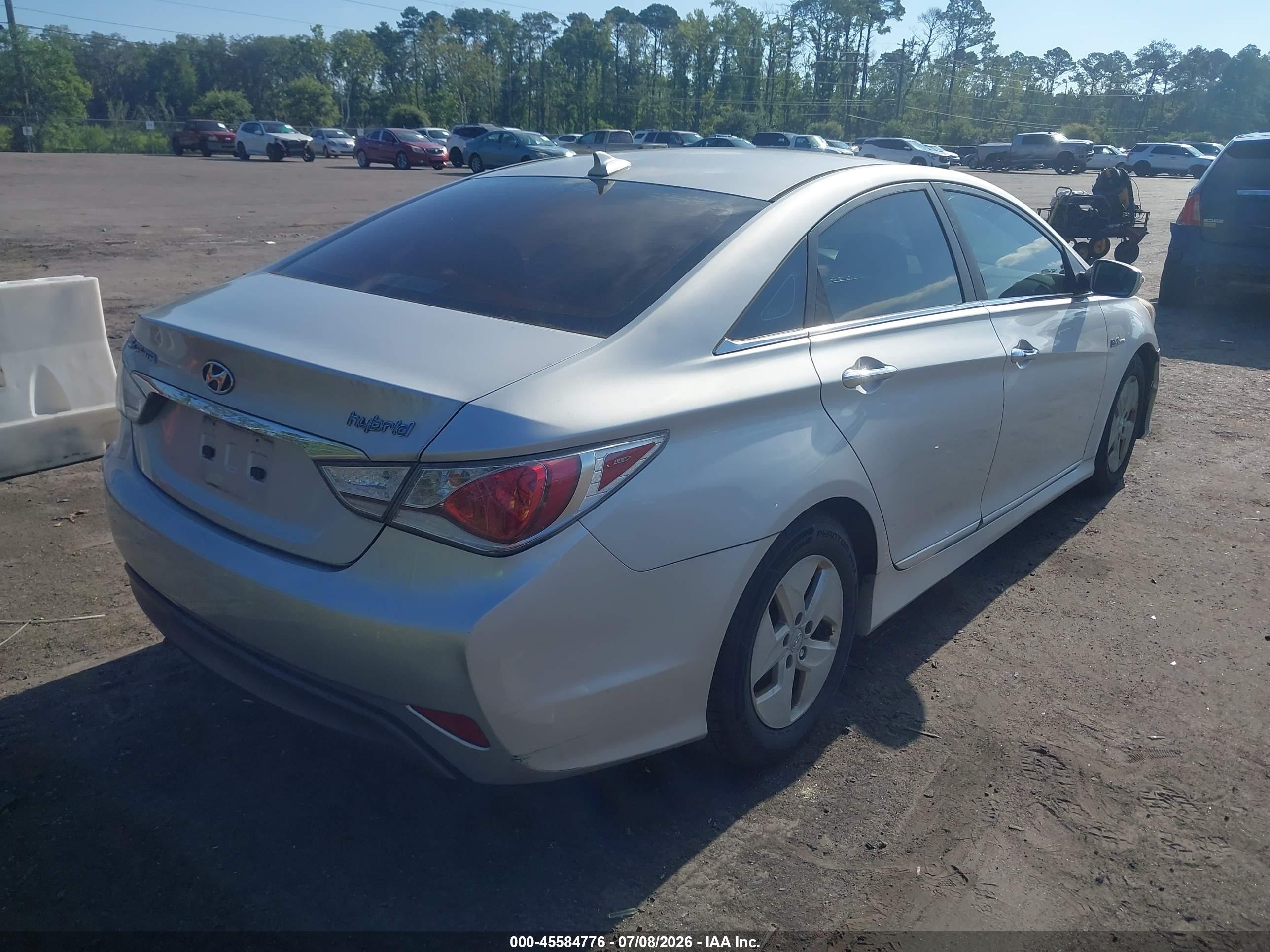 2012 Hyundai Sonata Hybrid   Silver vin: KMHEC4A41CA038871