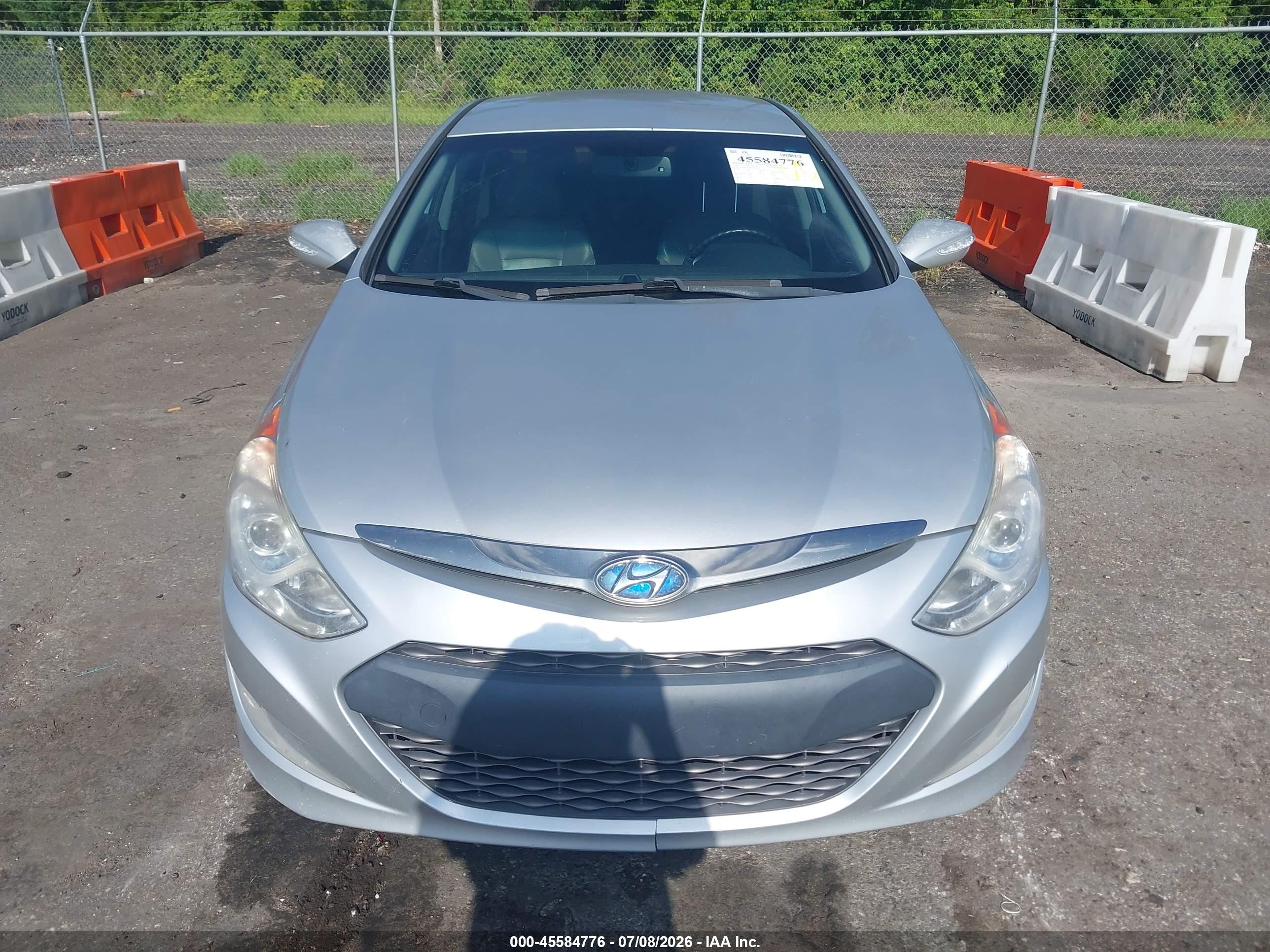 2012 Hyundai Sonata Hybrid   Silver vin: KMHEC4A41CA038871