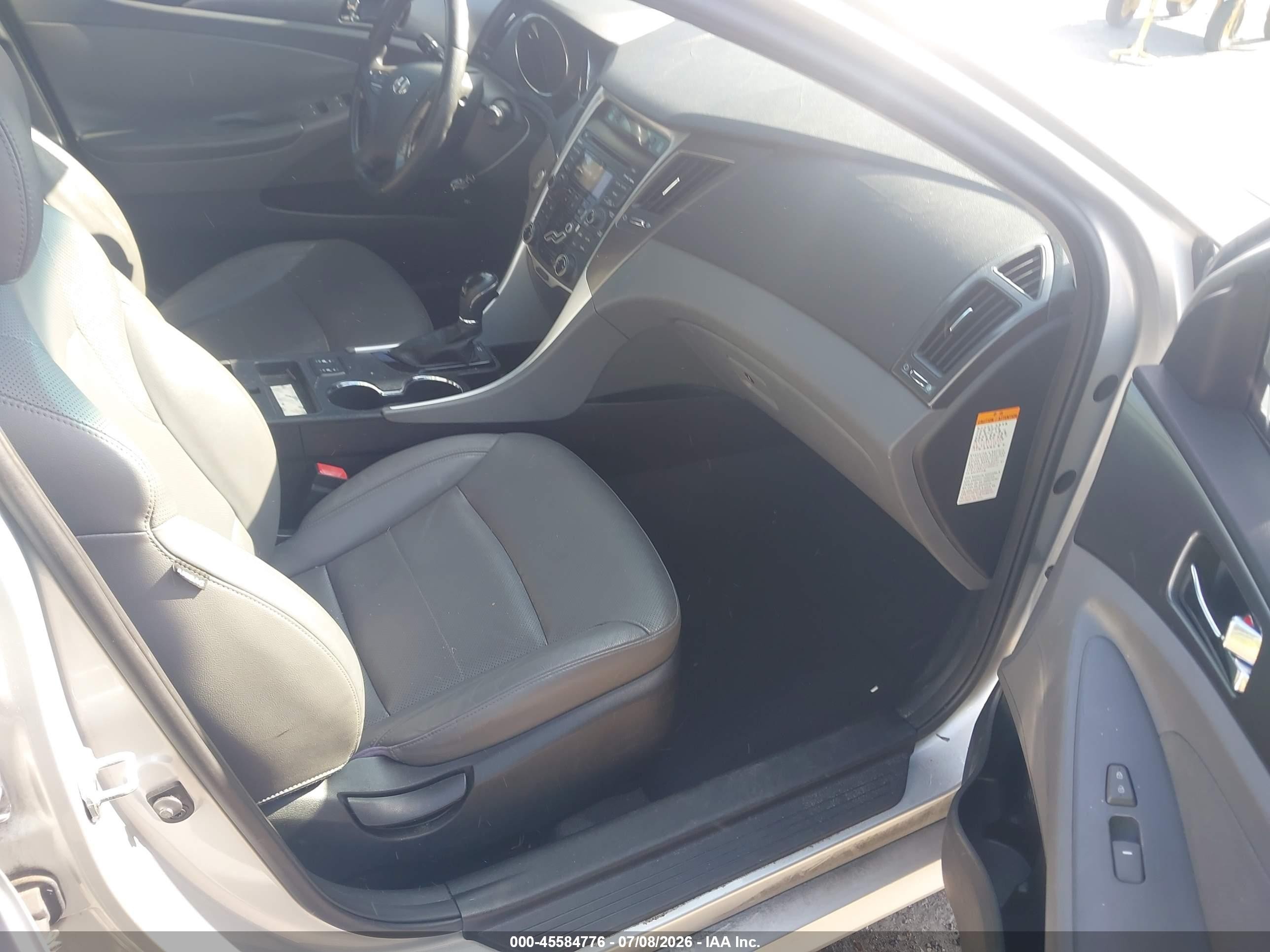 2012 Hyundai Sonata Hybrid   Silver vin: KMHEC4A41CA038871