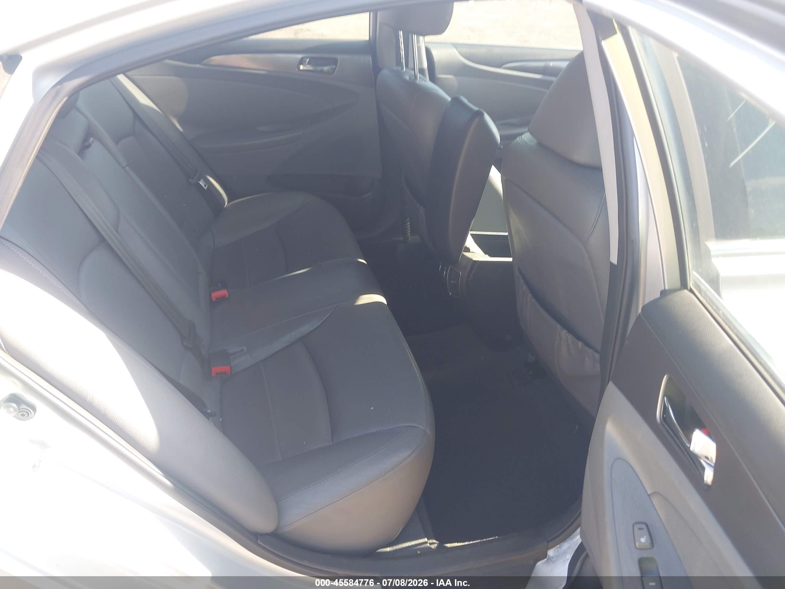 2012 Hyundai Sonata Hybrid   Silver vin: KMHEC4A41CA038871