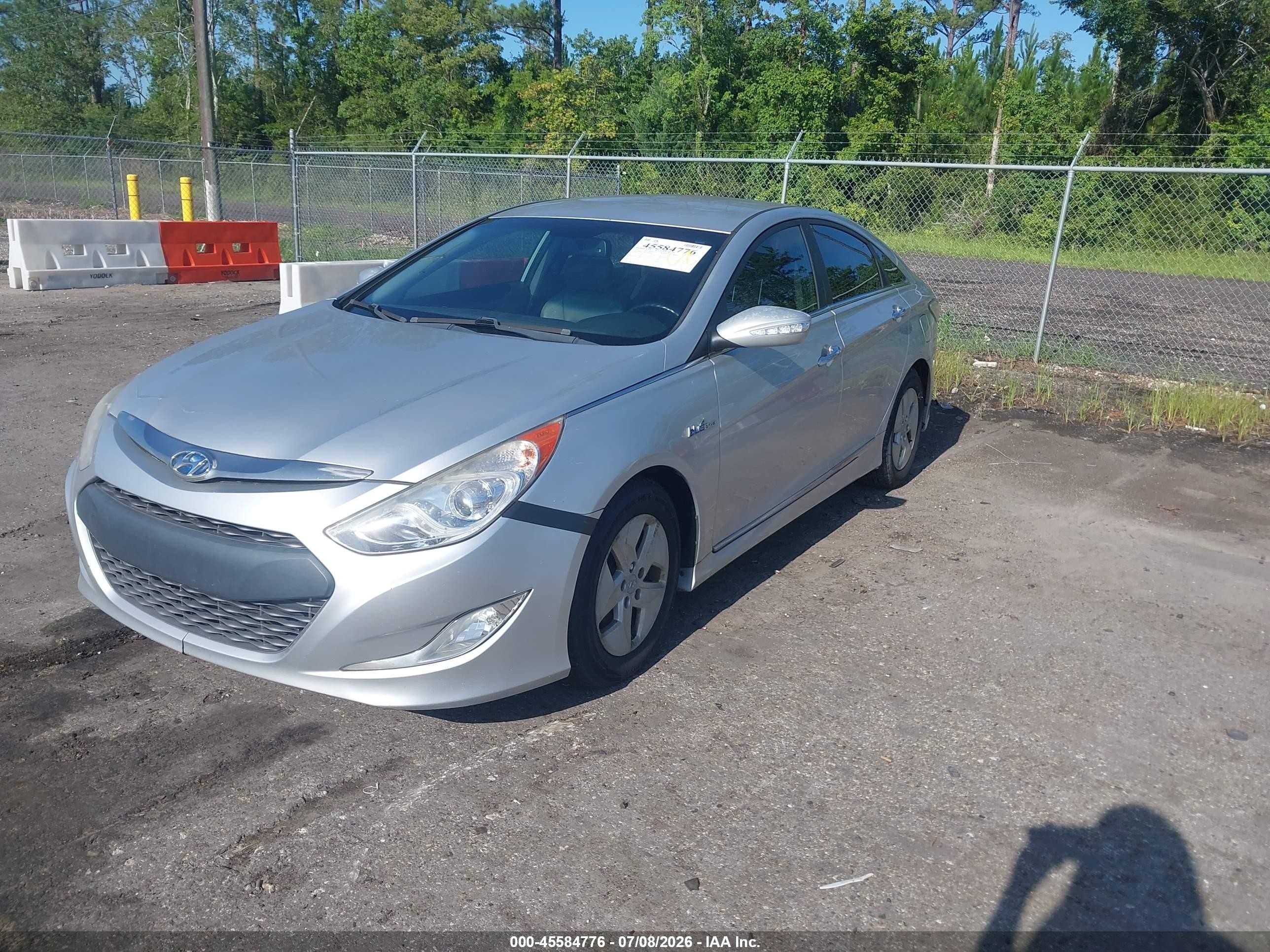 2012 Hyundai Sonata Hybrid   Silver vin: KMHEC4A41CA038871
