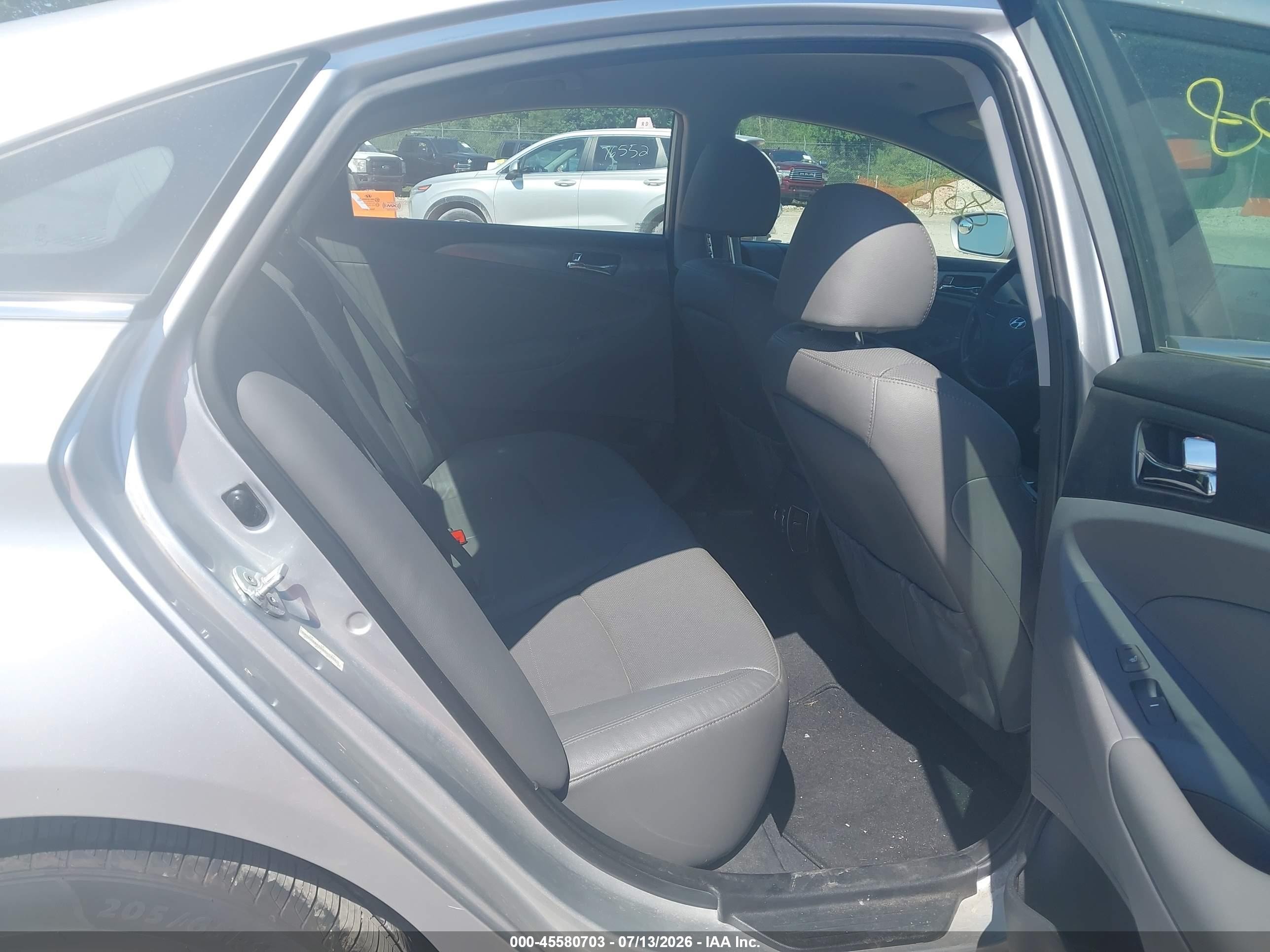 2012 Hyundai Sonata Hybrid   Серебряный vin: KMHEC4A41CA041396