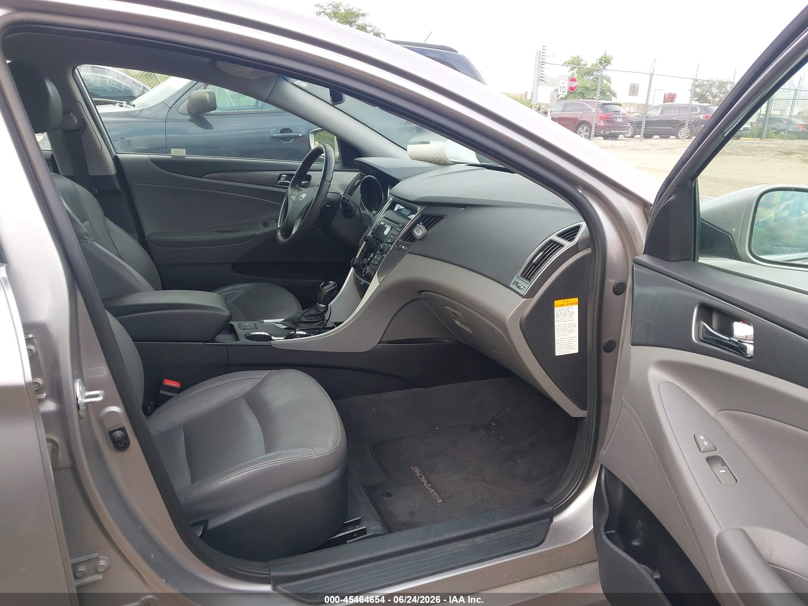 2012 Hyundai Sonata Hybrid   Silver vin: KMHEC4A41CA060806