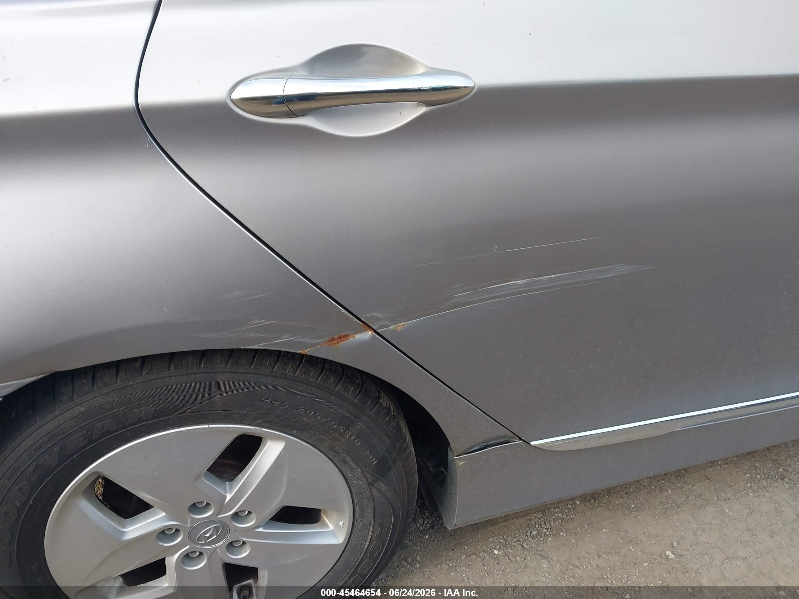2012 Hyundai Sonata Hybrid   Silver vin: KMHEC4A41CA060806