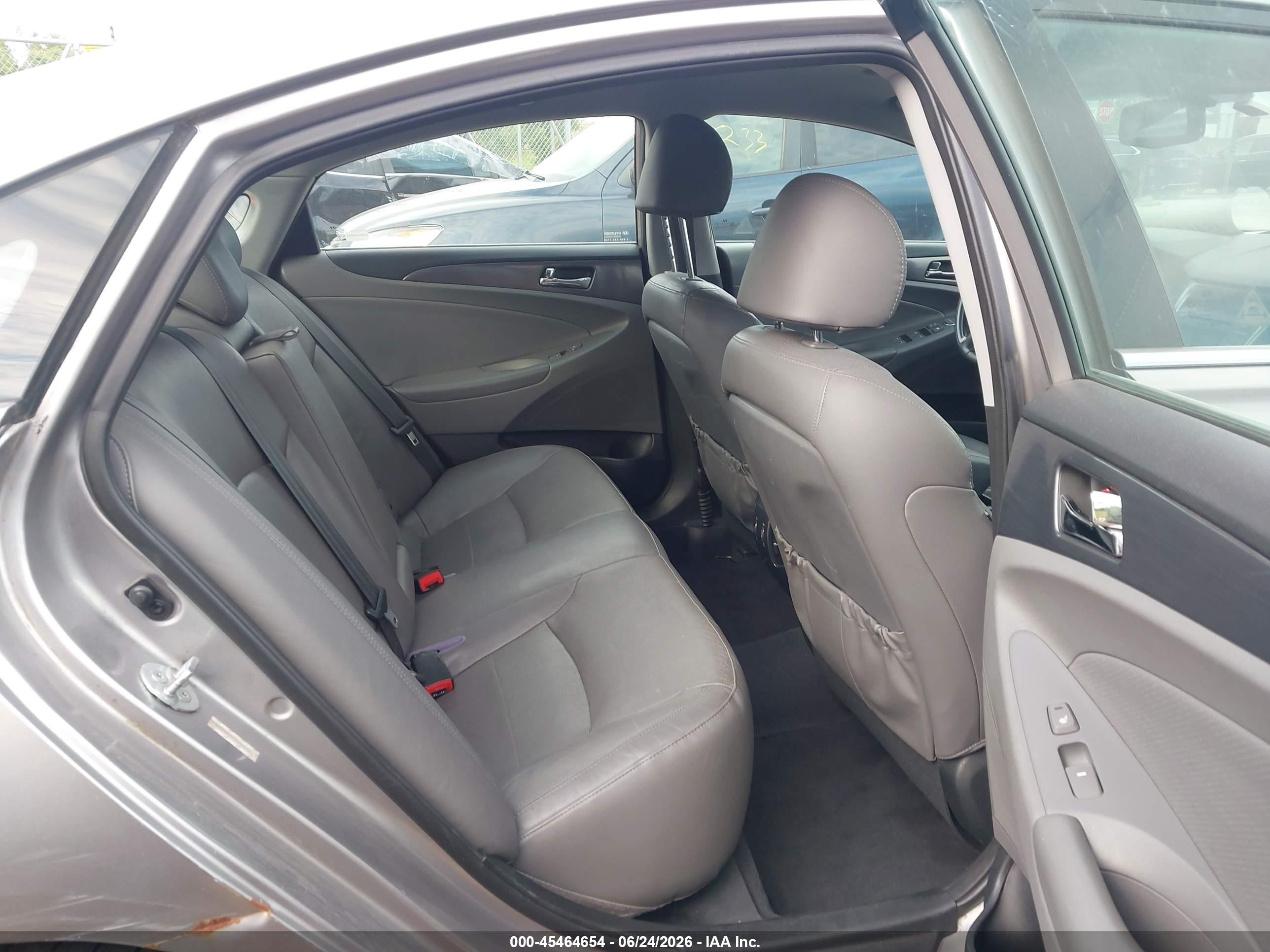 2012 Hyundai Sonata Hybrid   Silver vin: KMHEC4A41CA060806