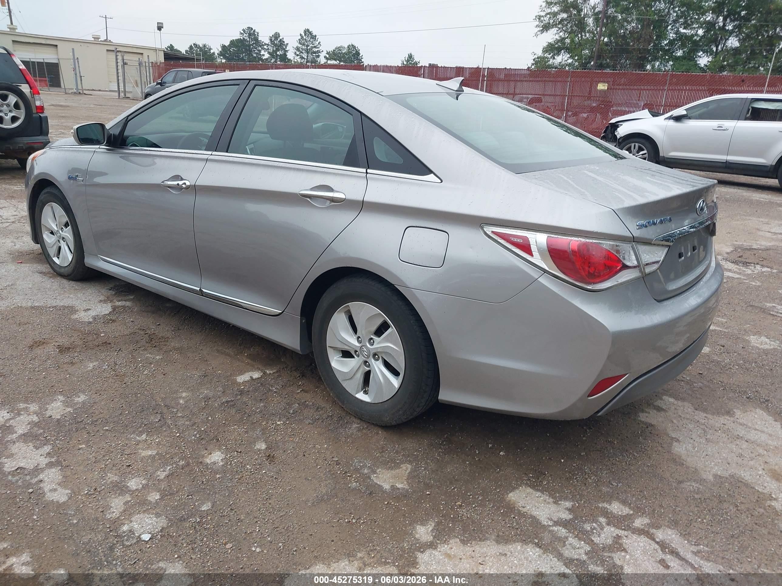 2014 Hyundai Sonata Hybrid   Серебряный vin: KMHEC4A41EA109828