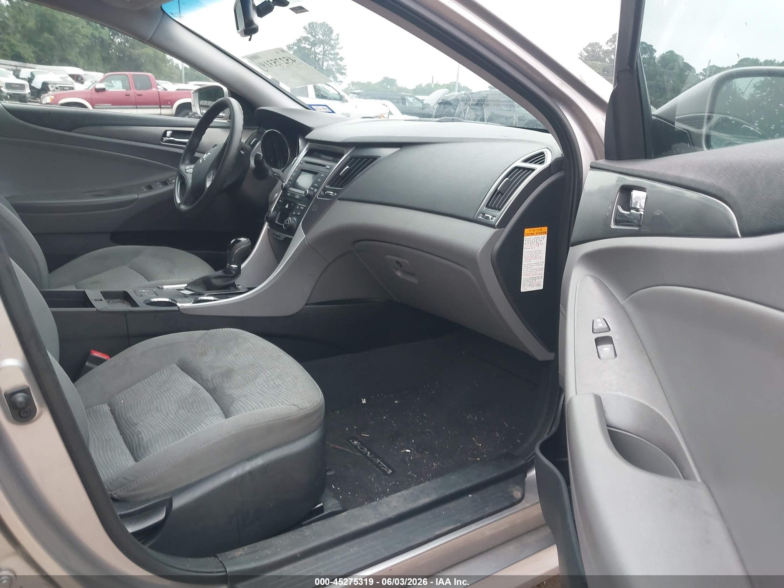 2014 Hyundai Sonata Hybrid   Серебряный vin: KMHEC4A41EA109828