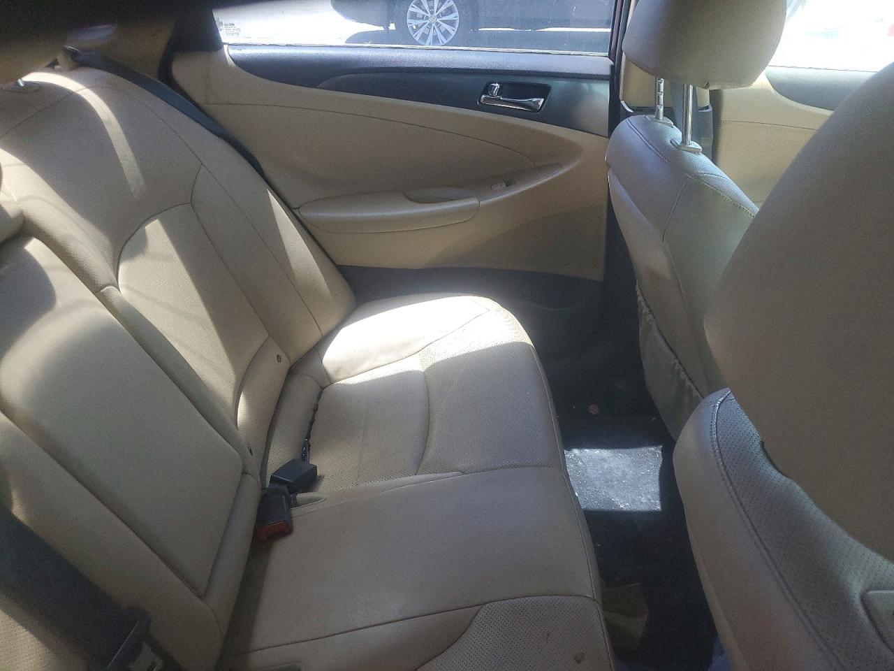 2014 Hyundai Sonata Hybrid Burgundy vin: KMHEC4A41EA111806