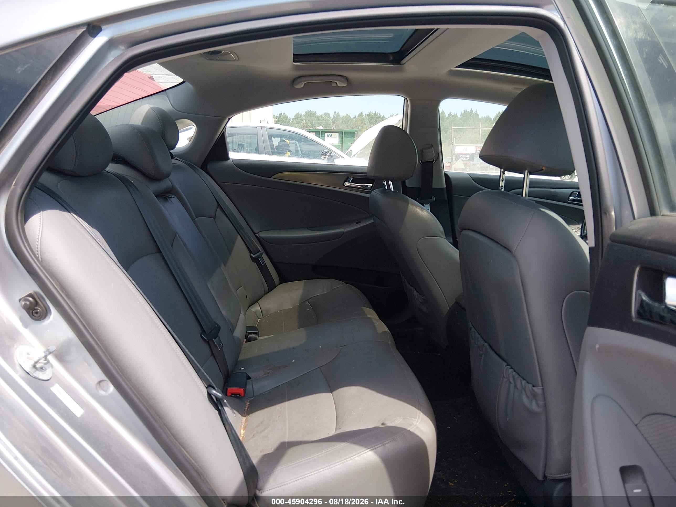 2014 Hyundai Sonata Hybrid Limited Silver vin: KMHEC4A41EA112762