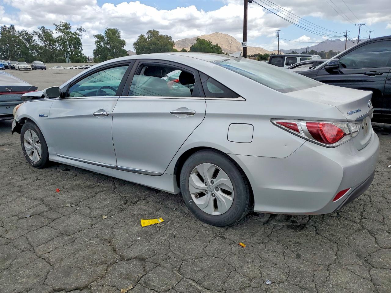 2014 Hyundai Sonata Hybrid Base Silver vin: KMHEC4A41EA114902