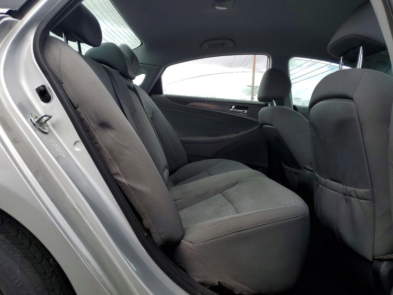 2014 Hyundai Sonata Hybrid Base Silver vin: KMHEC4A41EA114902