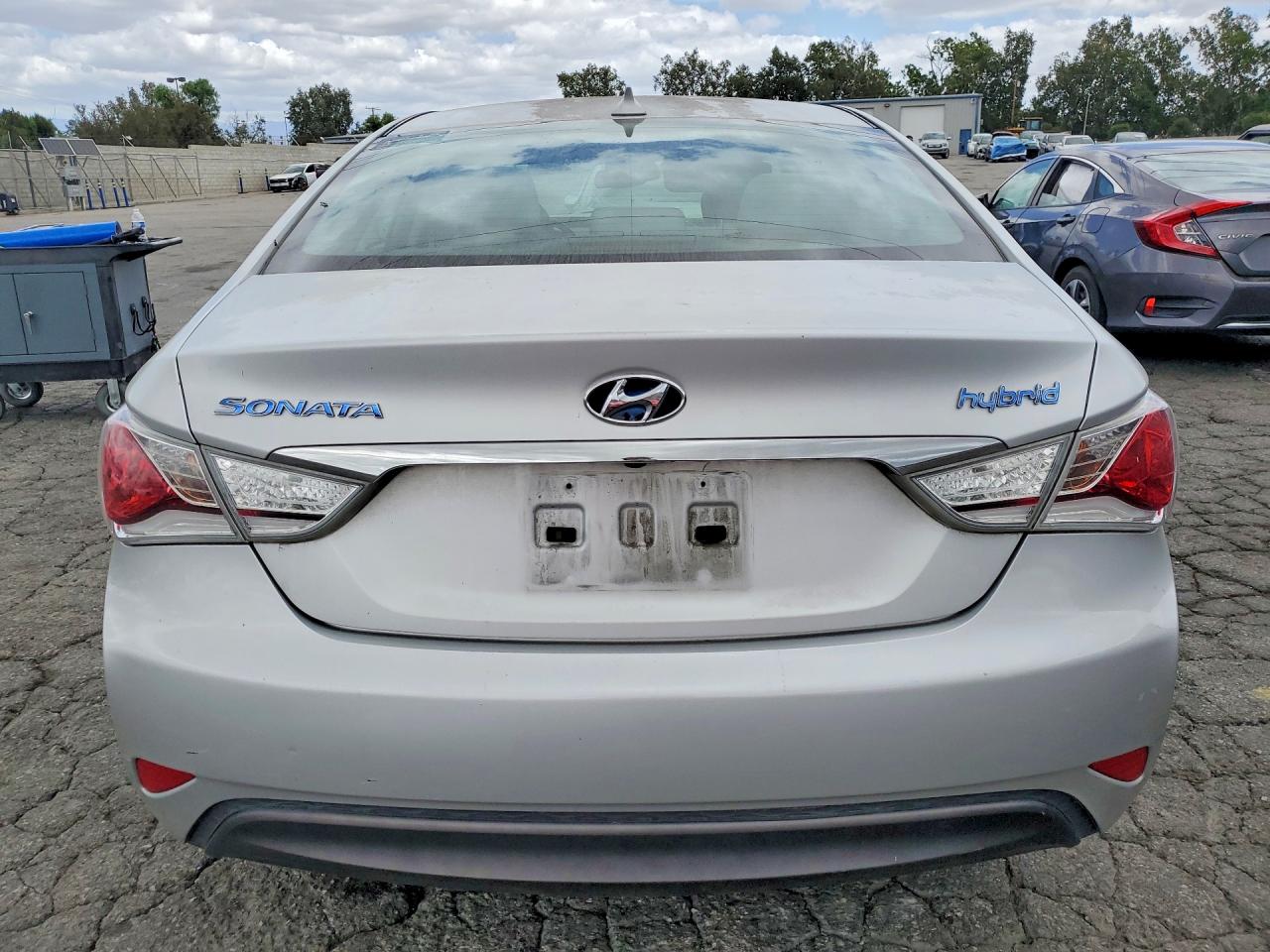 2014 Hyundai Sonata Hybrid Base Silver vin: KMHEC4A41EA114902