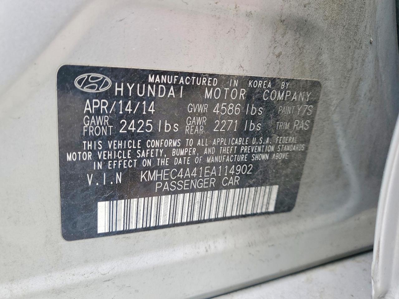 2014 Hyundai Sonata Hybrid Base Silver vin: KMHEC4A41EA114902