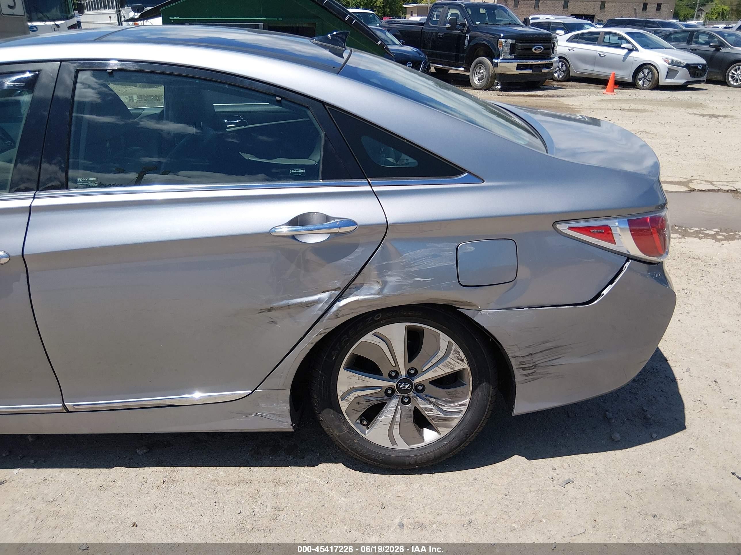 2015 Hyundai Sonata Hybrid Limited Серебряный vin: KMHEC4A41FA126422