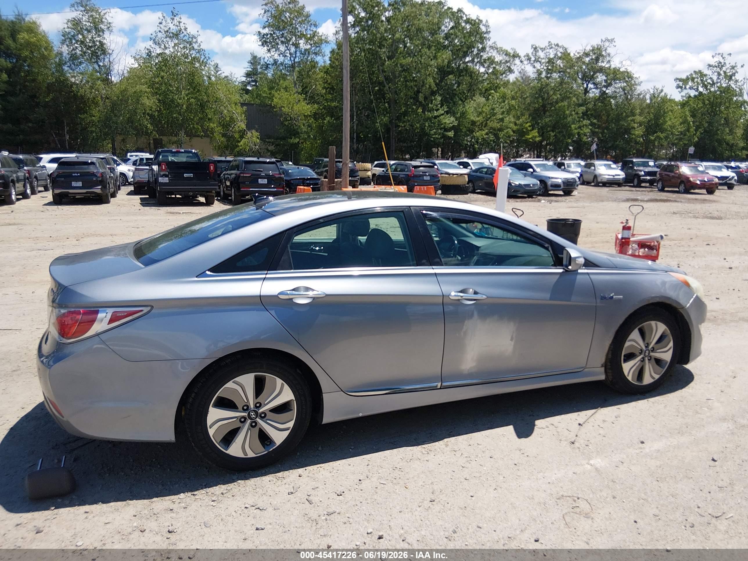 2015 Hyundai Sonata Hybrid Limited Серебряный vin: KMHEC4A41FA126422