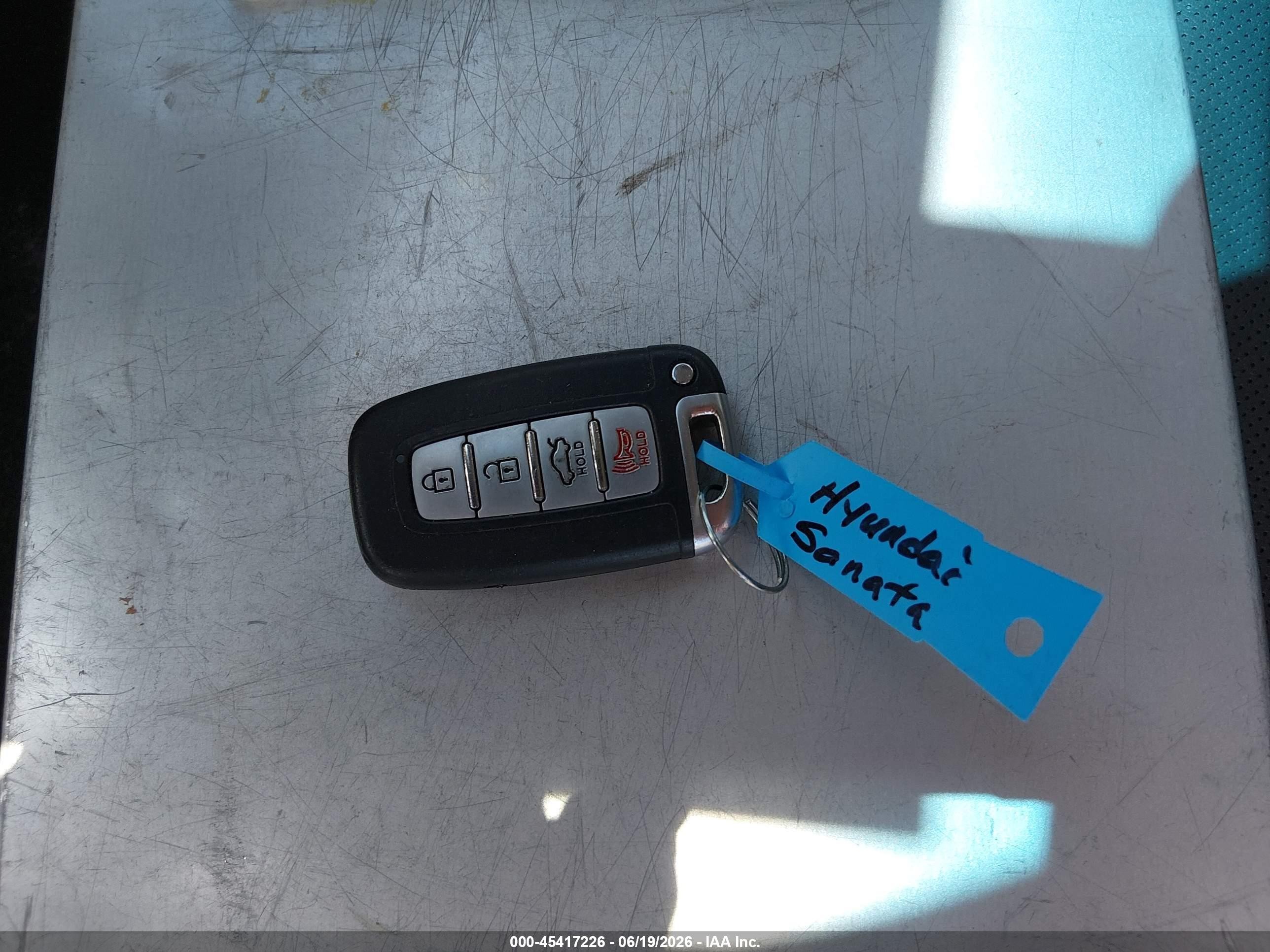 2015 Hyundai Sonata Hybrid Limited Серебряный vin: KMHEC4A41FA126422