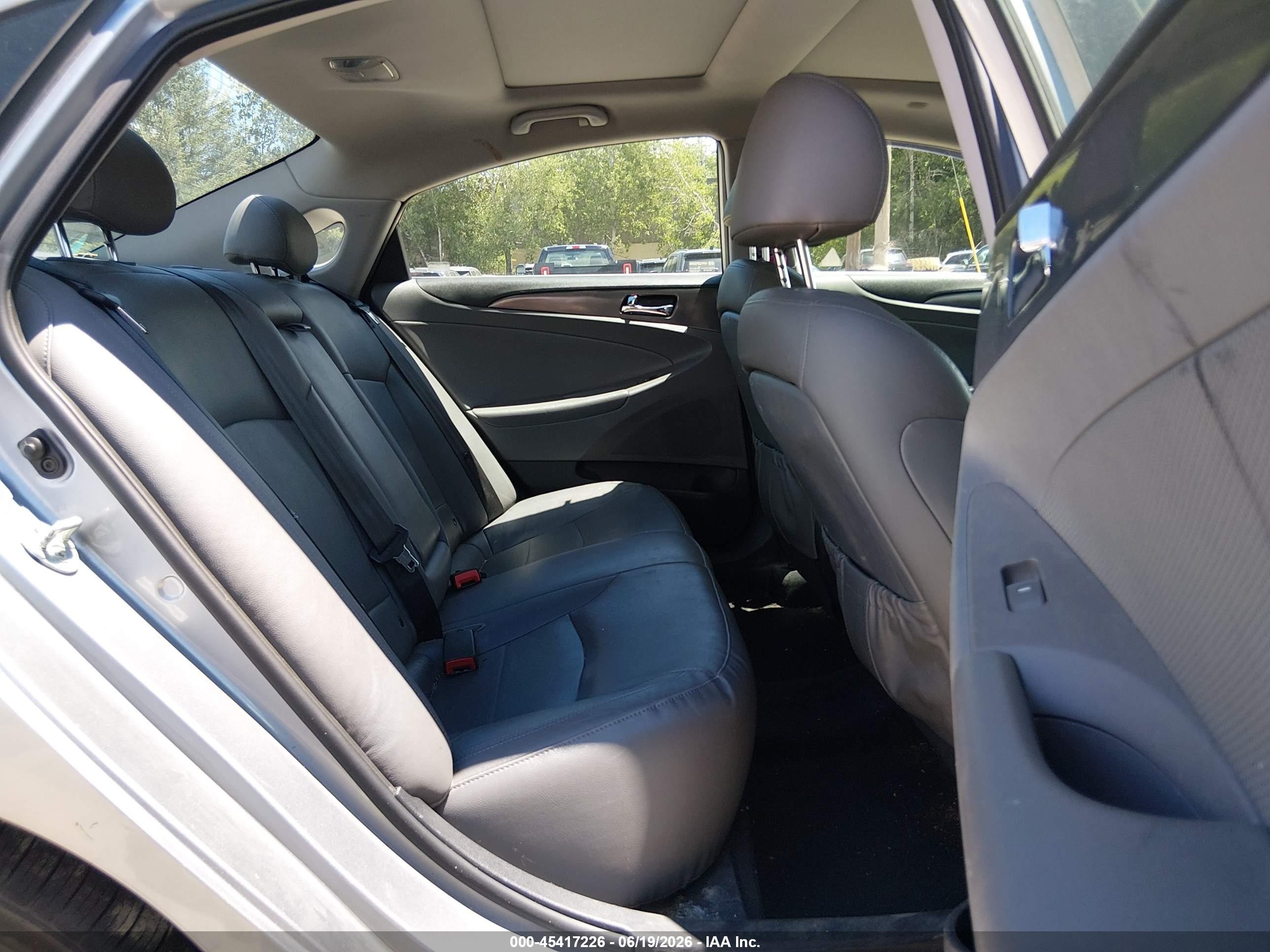 2015 Hyundai Sonata Hybrid Limited Серебряный vin: KMHEC4A41FA126422