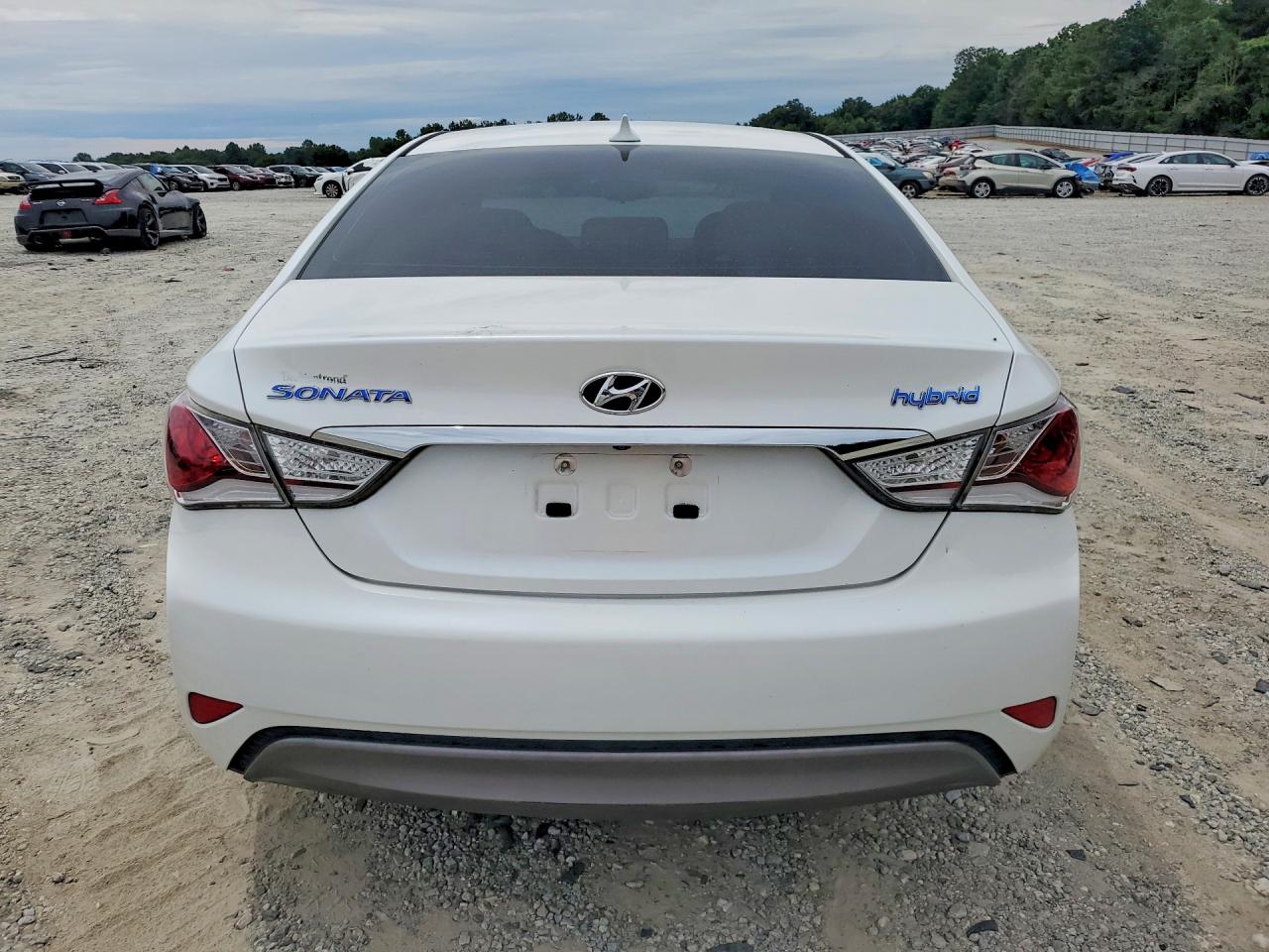 2015 Hyundai Sonata Hybrid Base White vin: KMHEC4A41FA126534