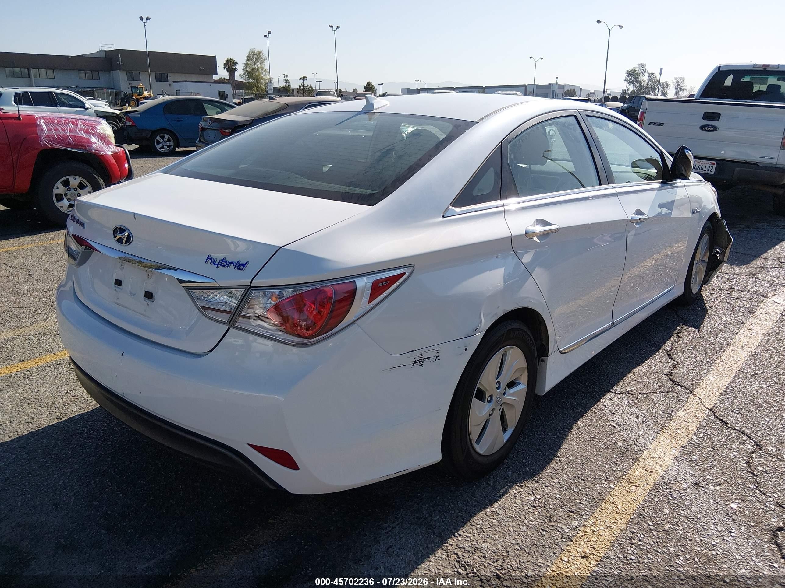 2015 Hyundai Sonata Hybrid   White vin: KMHEC4A41FA133080