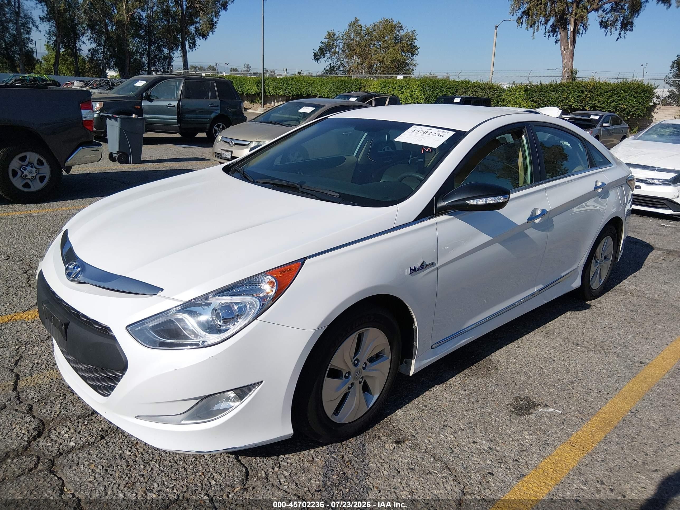 2015 Hyundai Sonata Hybrid   White vin: KMHEC4A41FA133080
