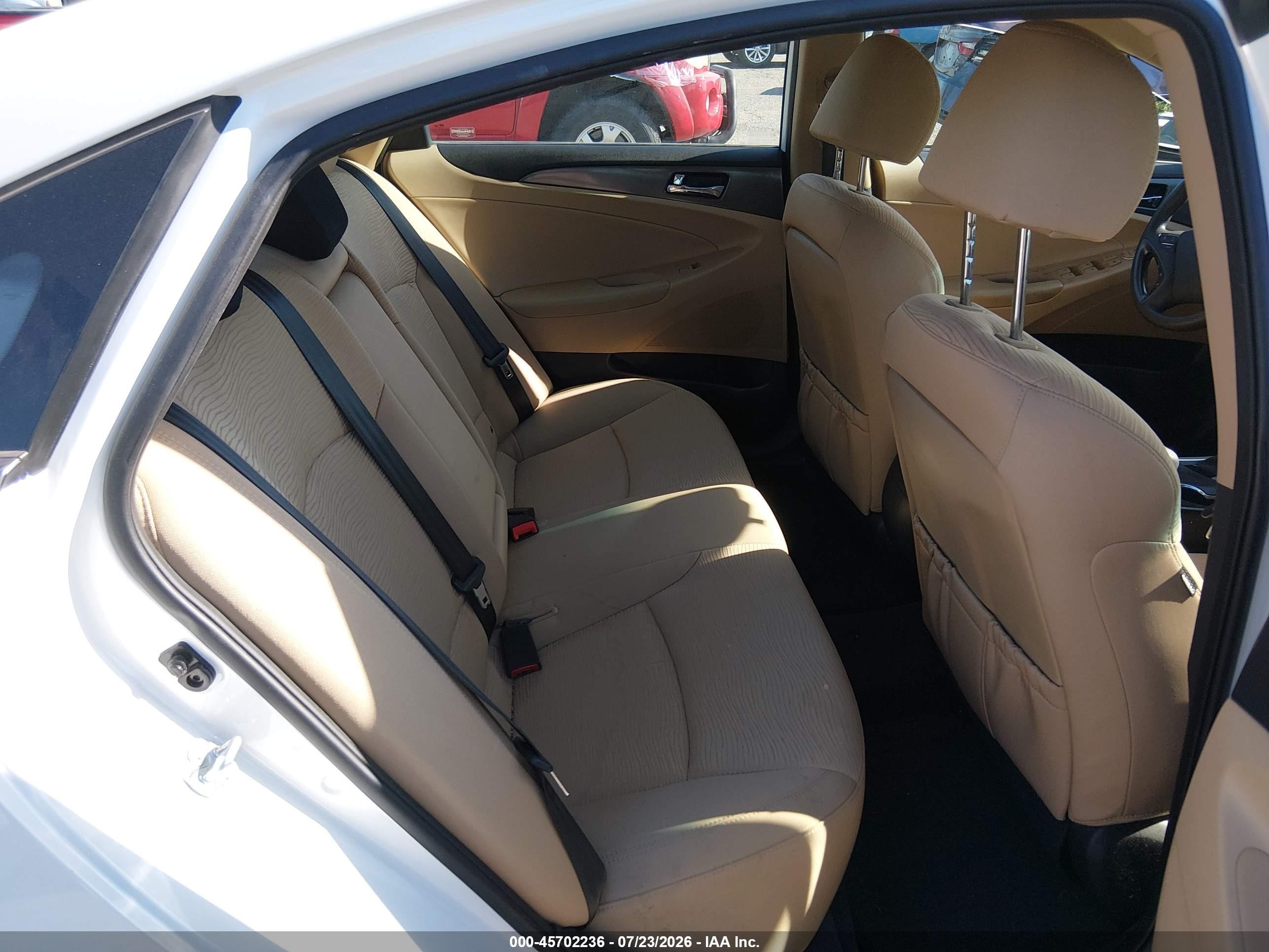 2015 Hyundai Sonata Hybrid   White vin: KMHEC4A41FA133080