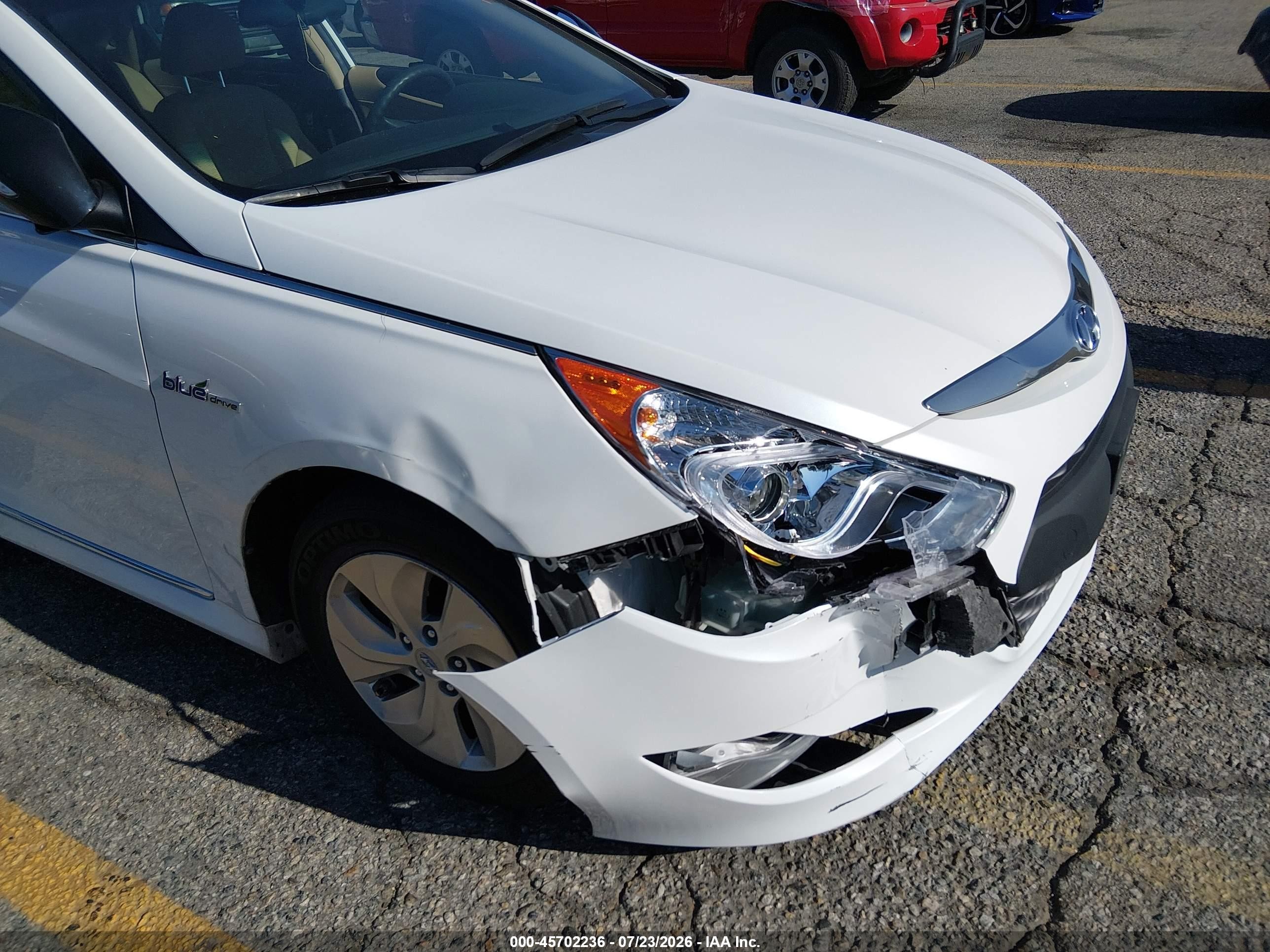 2015 Hyundai Sonata Hybrid   White vin: KMHEC4A41FA133080