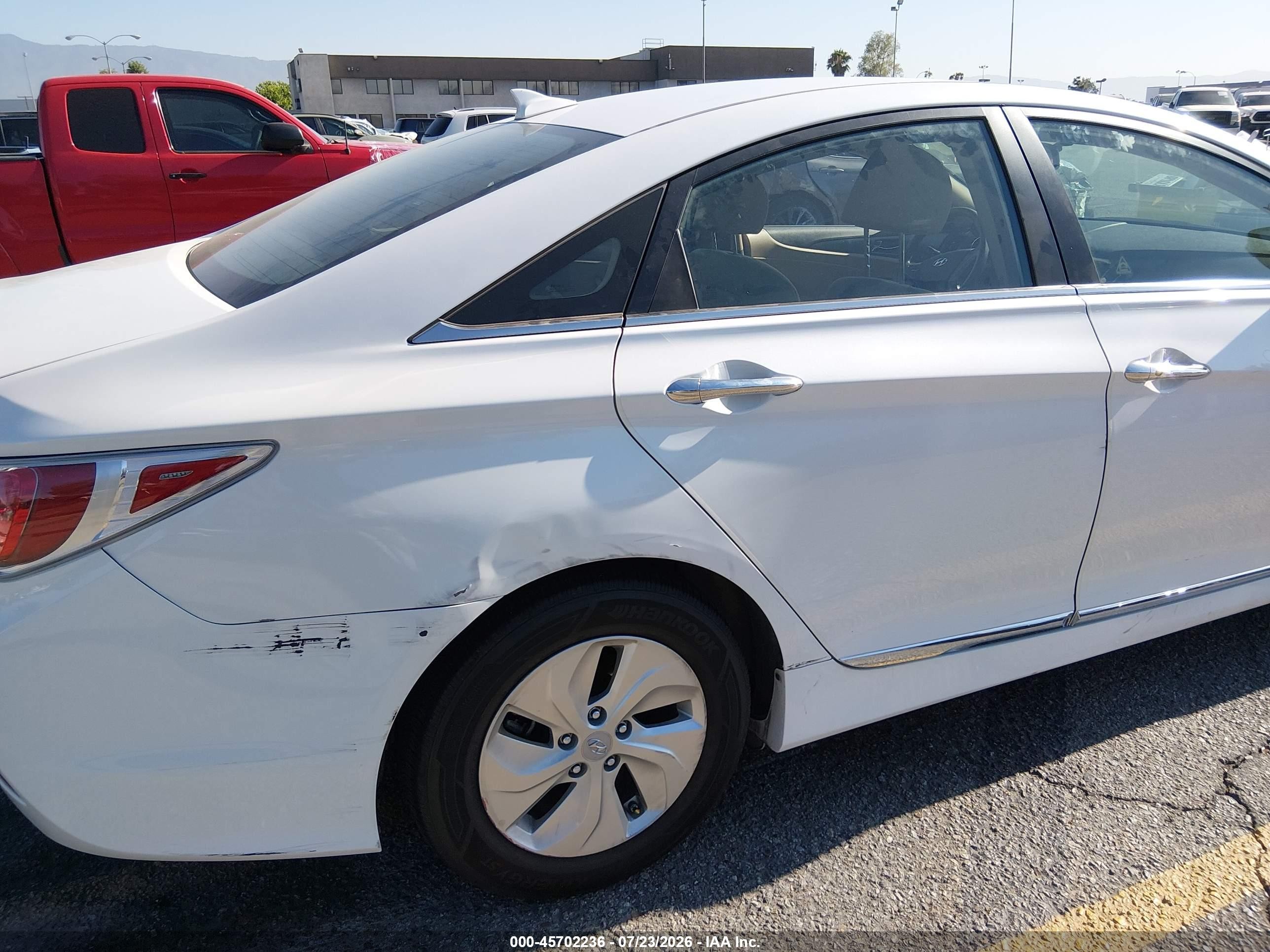 2015 Hyundai Sonata Hybrid   White vin: KMHEC4A41FA133080