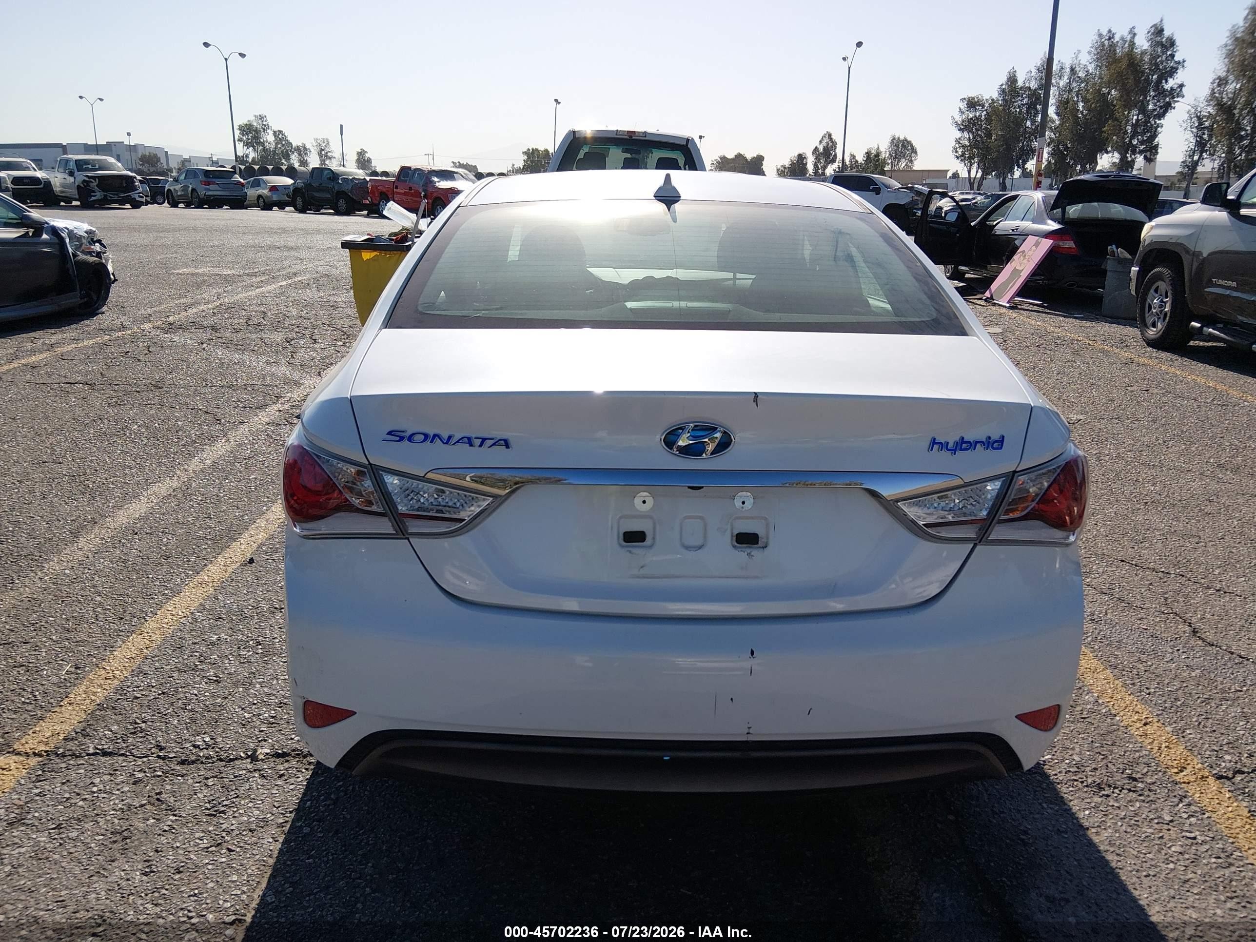 2015 Hyundai Sonata Hybrid   White vin: KMHEC4A41FA133080