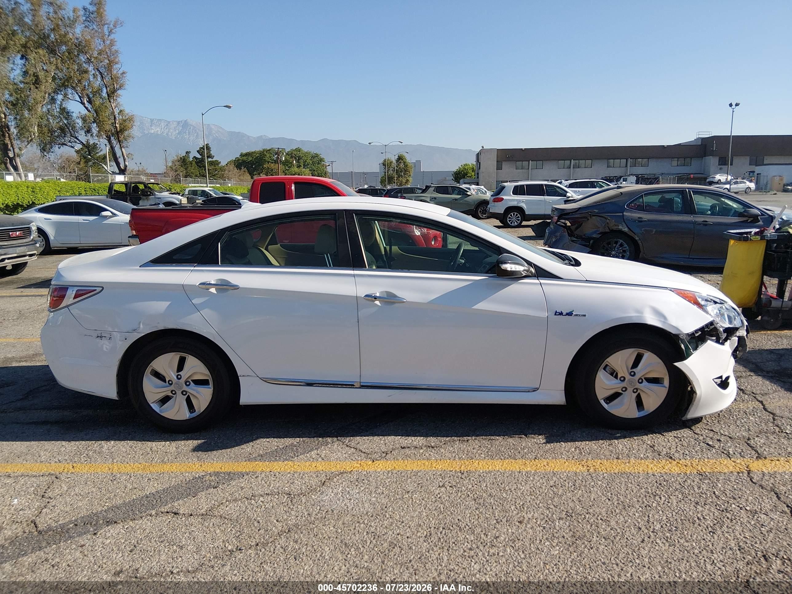 2015 Hyundai Sonata Hybrid   White vin: KMHEC4A41FA133080