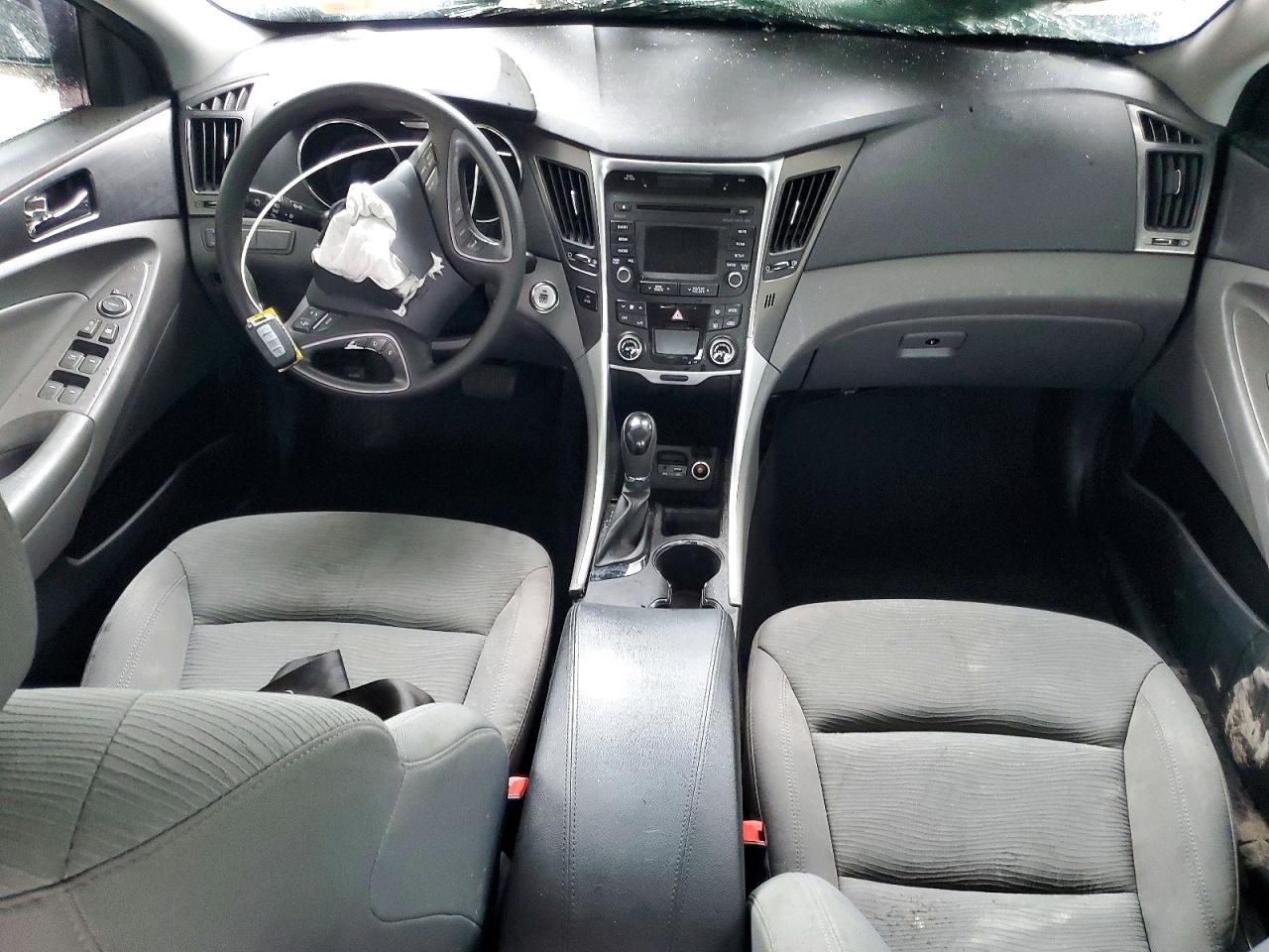 2015 Hyundai Sonata Hybrid Base Silver vin: KMHEC4A41FA134195
