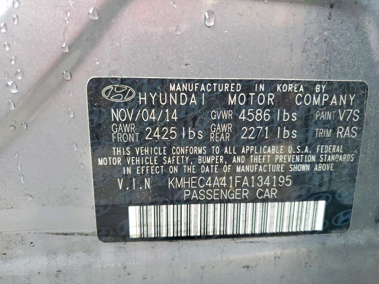 2015 Hyundai Sonata Hybrid Base Silver vin: KMHEC4A41FA134195