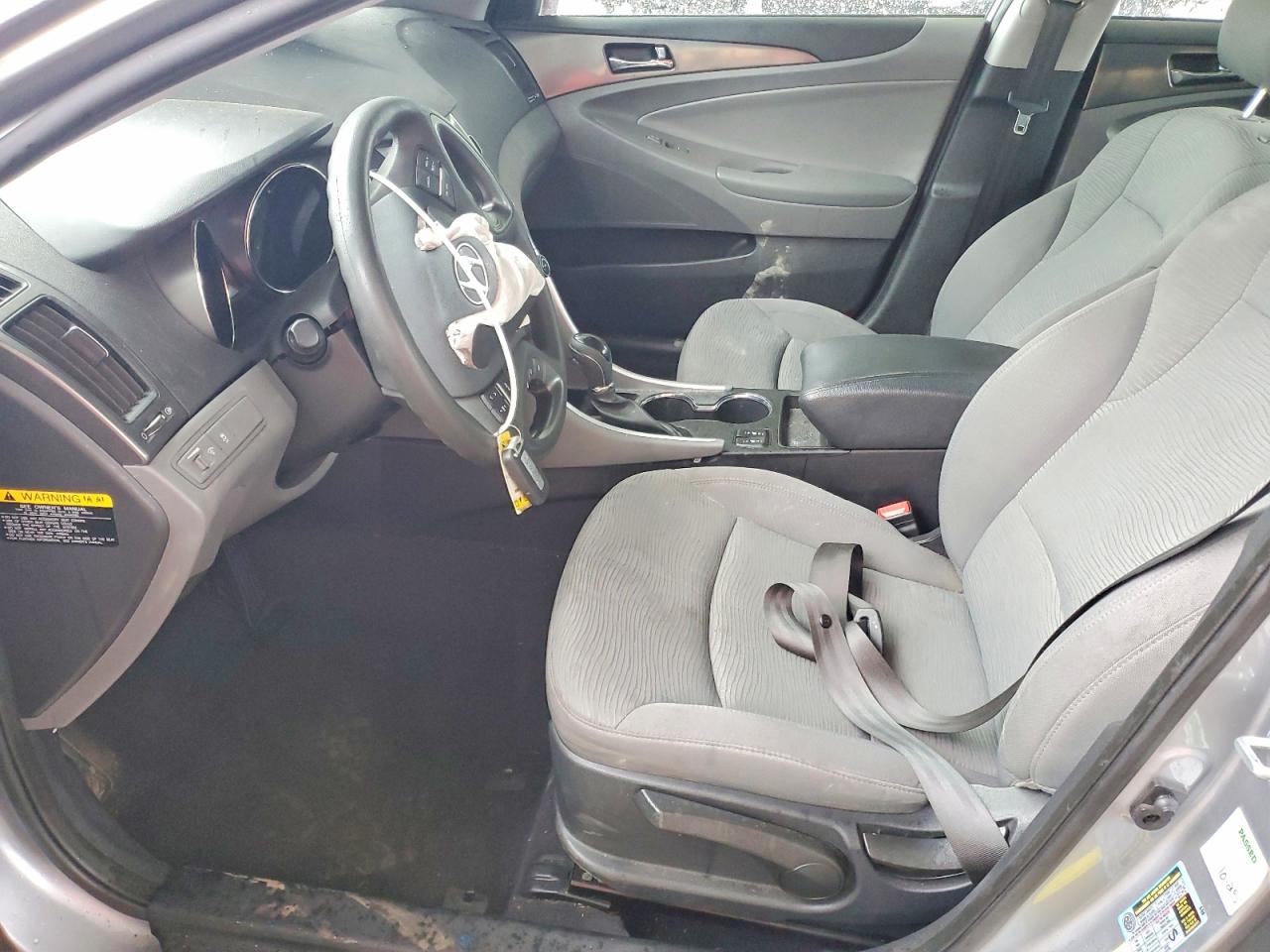 2015 Hyundai Sonata Hybrid Base Silver vin: KMHEC4A41FA134195