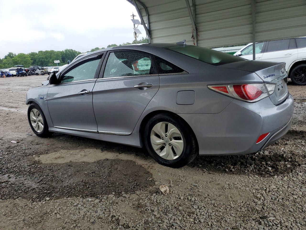 2015 Hyundai Sonata Hybrid Base Silver vin: KMHEC4A41FA134195