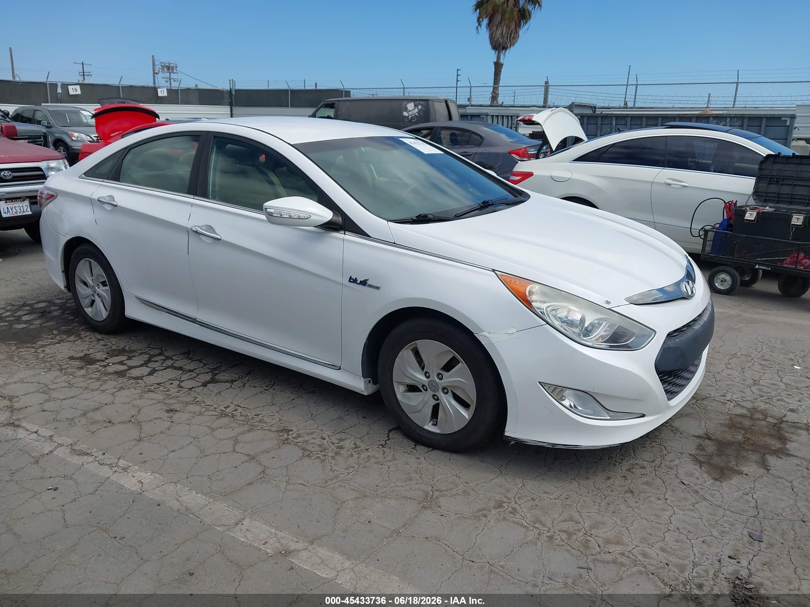 2015 Hyundai Sonata Hybrid   White vin: KMHEC4A41FA138280